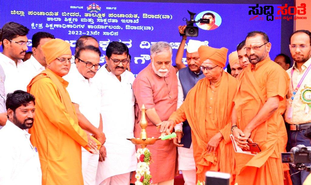 ಶಾಲೆಗಳಲ್ಲಿ ಹೊಸದೊಂದು ಪರಿಚಯಿಸಲು ಮುಂದಾದ ಶಿಕ್ಷಣ ಸಚಿವರು ಶಾಲೆಗಳಲ್ಲಿ ಹೊಸದೊಂದು ಪರಿಚಯಿಸಲು ಮುಂದಾದ ಶಿಕ್ಷಣ ಸಚಿವರು