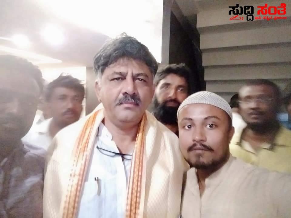 ಹುಬ್ಬಳ್ಳಿಯಲ್ಲಿ ಕಾಂಗ್ರೇಸ್ ಪಕ್ಷದ ಮುಖಂಡನಿಗೆ ಚಾಕು ಇರಿತ – ಬುದ್ದಿ ಹೇಳಲು ಹೋದ ಕೈ ಮುಖಂಡ ತೌಸಿಫ್ ಗೆ ಚಾಕು ಇರಿತ ಹುಬ್ಬಳ್ಳಿಯಲ್ಲಿ ಕಾಂಗ್ರೇಸ್ ಪಕ್ಷದ ಮುಖಂಡನಿಗೆ ಚಾಕು ಇರಿತ – ಬುದ್ದಿ ಹೇಳಲು ಹೋದ ಕೈ ಮುಖಂಡ ತೌಸಿಫ್ ಗೆ ಚಾಕು ಇರಿತ