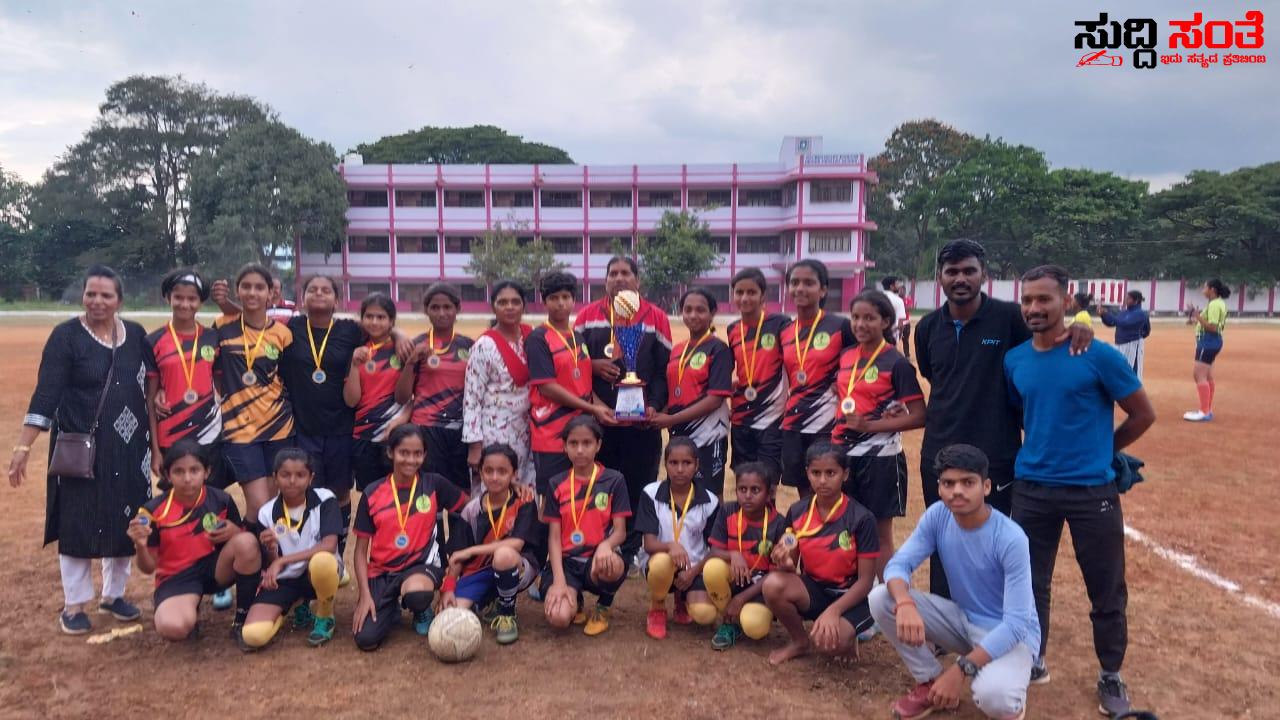 ರಾಷ್ಟ್ರ ಮಟ್ಟದ ಸ್ಪರ್ಧೆಗೆ ಆಯ್ಕೆಯಾದ ಗ್ರಾಮೀಣ ಪ್ರದೇಶದ ಸರ್ಕಾರಿ ಶಾಲಾ ಮಕ್ಕಳು ಗೋವನಕೊಪ್ಪ  ಸರ್ಕಾರಿ ಶಾಲೆಯ ಮಕ್ಕಳಿಗೆ ಬಿಇಒ ಸೇರಿ ಶಿಕ್ಷಕರಿಂದ ಅಭಿನಂದನೆಗಳ ಮಹಾಪೂರ ಶಿಕ್ಷಕ ಎಲ್ ಐ ಲಕ್ಕಮ್ಮನವರ ರಿಂದ ವರದಿ ರಾಷ್ಟ್ರ ಮಟ್ಟದ ಸ್ಪರ್ಧೆಗೆ ಆಯ್ಕೆಯಾದ ಗ್ರಾಮೀಣ ಪ್ರದೇಶದ ಸರ್ಕಾರಿ ಶಾಲಾ ಮಕ್ಕಳು ಗೋವನಕೊಪ್ಪ  ಸರ್ಕಾರಿ ಶಾಲೆಯ ಮಕ್ಕಳಿಗೆ ಬಿಇಒ ಸೇರಿ ಶಿಕ್ಷಕರಿಂದ ಅಭಿನಂದನೆಗಳ ಮಹಾಪೂರ ಶಿಕ್ಷಕ ಎಲ್ ಐ ಲಕ್ಕಮ್ಮನವರ ರಿಂದ ವರದಿ