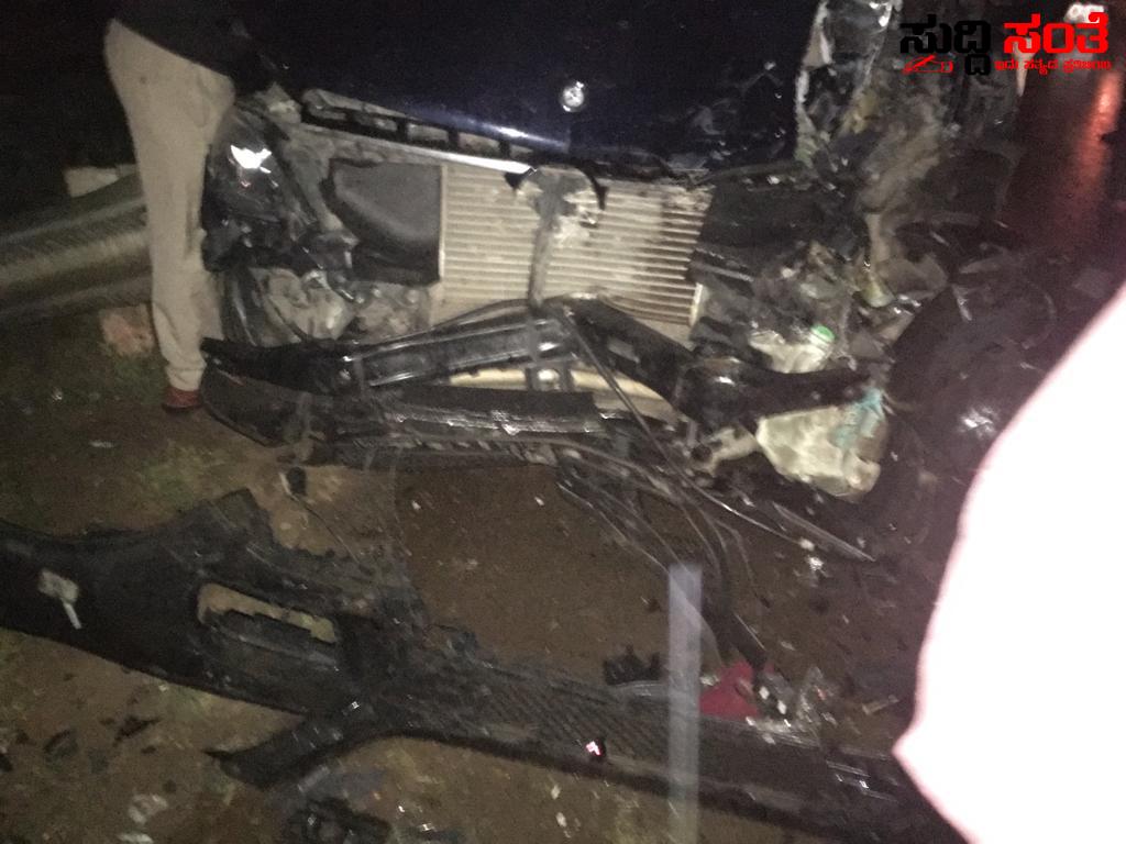 ಹುಬ್ಬಳ್ಳಿಯ ನೂಲ್ವಿ ಕ್ರಾಸ್ ನಲ್ಲಿ ಭೀಕರ ಅಪಘಾತ – ಮನೆಯತ್ತ ಹೊರಟಿದ್ದ 15 ಕ್ಕೂ ಹೆಚ್ಚು ಕೂಲಿ ಕಾರ್ಮಿಕರು ತೀವ್ರ ಗಾಯ ಆಸ್ಪತ್ರೆಗೆ ದಾಖಲು ತಪ್ಪಿತು ದೊಡ್ಡ ಅನಾಹುತ ಹುಬ್ಬಳ್ಳಿಯ ನೂಲ್ವಿ ಕ್ರಾಸ್ ನಲ್ಲಿ ಭೀಕರ ಅಪಘಾತ – ಮನೆಯತ್ತ ಹೊರಟಿದ್ದ 15 ಕ್ಕೂ ಹೆಚ್ಚು ಕೂಲಿ ಕಾರ್ಮಿಕರು ತೀವ್ರ ಗಾಯ ಆಸ್ಪತ್ರೆಗೆ ದಾಖಲು ತಪ್ಪಿತು ದೊಡ್ಡ ಅನಾಹುತ