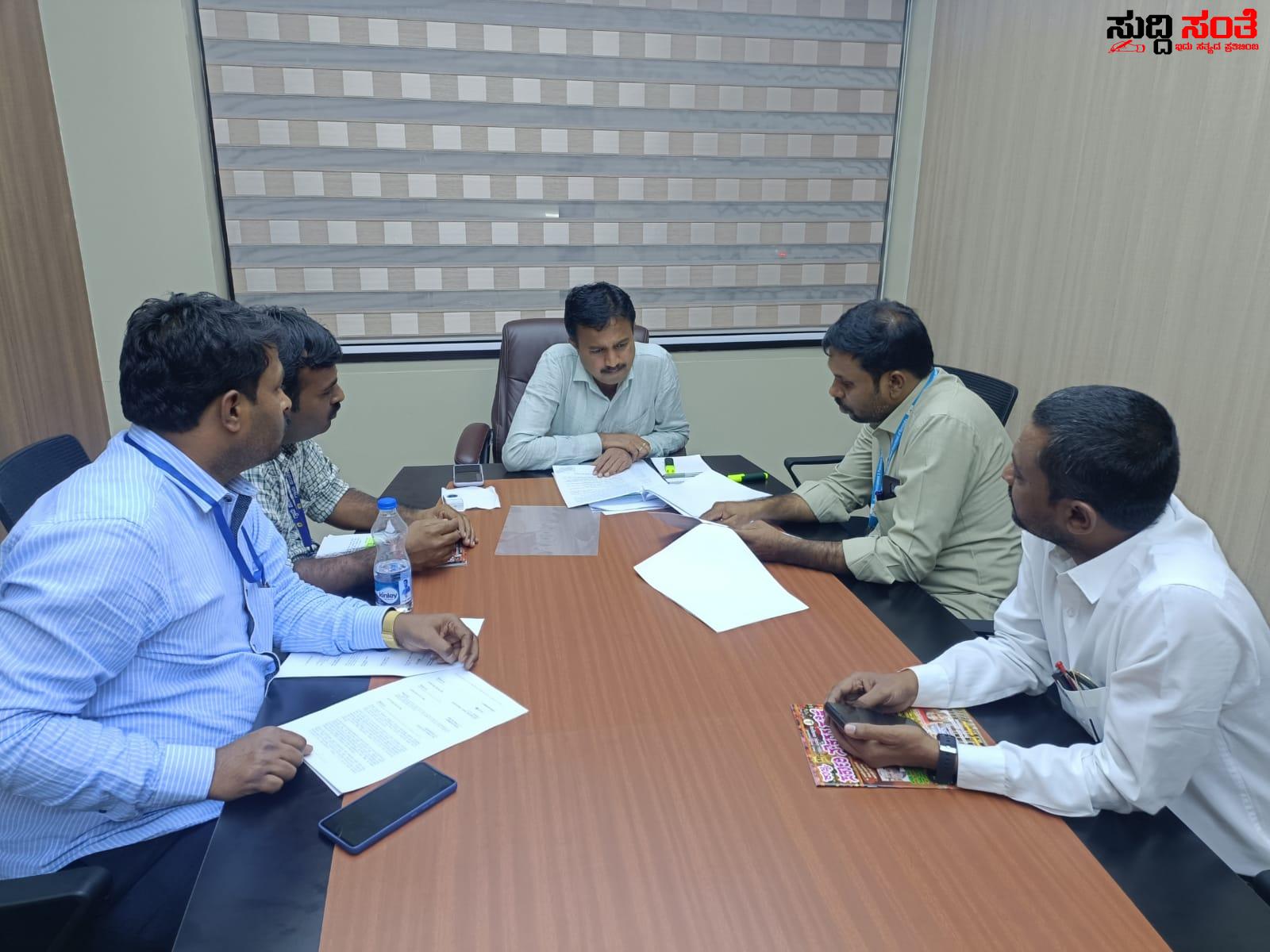 ರಾಜ್ಯದ ಸರ್ಕಾರಿ ನೌಕರರ ಮತ್ತೊಂದು ಹೋರಾಟಕ್ಕೆ ಬೆಂಬಲ ನೀಡಿದ ಷಡಾಕ್ಷರಿ ಅವರು ಸರ್ಕಾರಿ ನೌಕರರ ಮತ್ತೊಂದು ಬೇಡಿಕೆ ಗಳ ಕುರಿತು ಹೋರಾಟಕ್ಕಿಳಿಯಲಿರುವ ಷಡಾಕ್ಷರಿ ಅವರು ರಾಜ್ಯದ ಸರ್ಕಾರಿ ನೌಕರರ ಮತ್ತೊಂದು ಹೋರಾಟಕ್ಕೆ ಬೆಂಬಲ ನೀಡಿದ ಷಡಾಕ್ಷರಿ ಅವರು ಸರ್ಕಾರಿ ನೌಕರರ ಮತ್ತೊಂದು ಬೇಡಿಕೆ ಗಳ ಕುರಿತು ಹೋರಾಟಕ್ಕಿಳಿಯಲಿರುವ ಷಡಾಕ್ಷರಿ ಅವರು