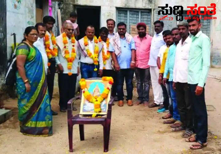 ಬಾಗಿಲು ಮುಚ್ಚಿದ್ದ ಶಾಲೆ ಮತ್ತೆ ಆರಂಭ ನಾಲ್ಕು ವರ್ಷಗಳ ನಂತರ ಬಾಗಿಲು ತೆರೆದ ಶಾಲೆ ಬಾಗಿಲು ಮುಚ್ಚಿದ್ದ ಶಾಲೆ ಮತ್ತೆ ಆರಂಭ ನಾಲ್ಕು ವರ್ಷಗಳ ನಂತರ ಬಾಗಿಲು ತೆರೆದ ಶಾಲೆ