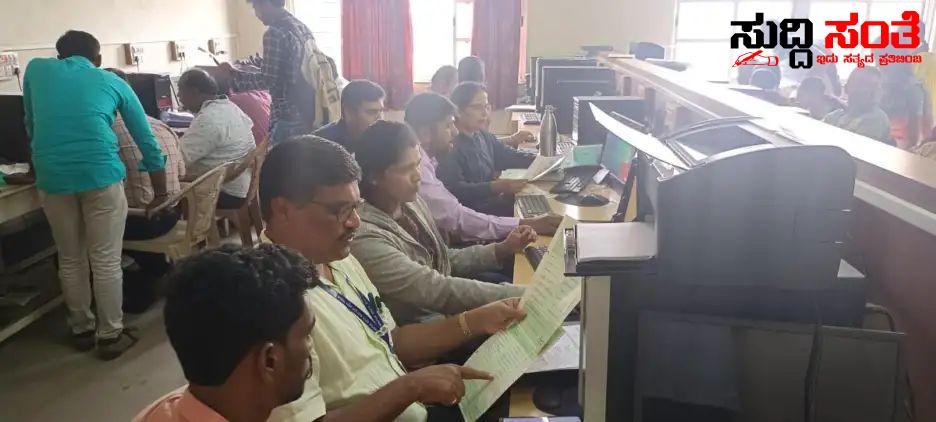 ತಡರಾತ್ರಿ ತಡರಾತ್ರಿ ವರೆಗೂ ಶಿಕ್ಷಕರ ದಾಖಲೆ ಪರಿಶೀಲನೆ ಚುರುಕು ಗೊಂಡ ಪದವೀಧರ ಶಿಕ್ಷಕರ ನೇಮಕಾತಿ ಪ್ರಕ್ರಿಯೆ ತಡರಾತ್ರಿ ತಡರಾತ್ರಿ ವರೆಗೂ ಶಿಕ್ಷಕರ ದಾಖಲೆ ಪರಿಶೀಲನೆ ಚುರುಕು ಗೊಂಡ ಪದವೀಧರ ಶಿಕ್ಷಕರ ನೇಮಕಾತಿ ಪ್ರಕ್ರಿಯೆ