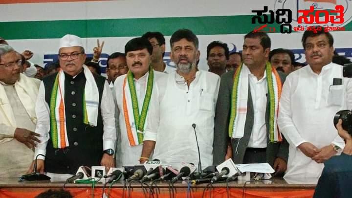 ಕಮಲ ಹೊರೆ ಇಳಿಸಿ ಕೈ ಹೊರೆ ಹೊತ್ತುಕೊಂಡ ಹಲವರು – ಮಾಜಿ ಶಾಸಕರಾದ ಯು ಬಿ ಬಣಕಾರ,ಮಲ್ಲಿಕಾರ್ಜುನ ರೋಣಿ ಸೇರಿದಂತೆ ಹಲವರು ಕಾಂಗ್ರೇಸ್ ಪಕ್ಷದ ಸೇರ್ಪಡೆ ಕಮಲ ಹೊರೆ ಇಳಿಸಿ ಕೈ ಹೊರೆ ಹೊತ್ತುಕೊಂಡ ಹಲವರು – ಮಾಜಿ ಶಾಸಕರಾದ ಯು ಬಿ ಬಣಕಾರ,ಮಲ್ಲಿಕಾರ್ಜುನ ರೋಣಿ ಸೇರಿದಂತೆ ಹಲವರು ಕಾಂಗ್ರೇಸ್ ಪಕ್ಷದ ಸೇರ್ಪಡೆ