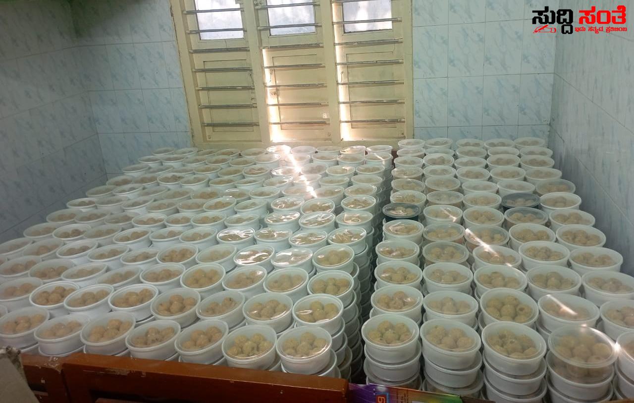 7ನೇ ವೇತನ ಘೋಷಣೆ ಸಂತೋಷಕ್ಕಾಗಿ ನೌಕರರಿಗೆ   7 ಲಾಡುಗಳು –ವಿತರಣೆಗೆ ಸಿದ್ದಗೊಂಡಿವೆ ಲಾಡುಗಳು ಬಾಕ್ಸ್  ನಾಳೆ ನೌಕರರ ಕೈ ಸೇರಲಿವೆ ಲಾಡು 7ನೇ ವೇತನ ಘೋಷಣೆ ಸಂತೋಷಕ್ಕಾಗಿ ನೌಕರರಿಗೆ   7 ಲಾಡುಗಳು –ವಿತರಣೆಗೆ ಸಿದ್ದಗೊಂಡಿವೆ ಲಾಡುಗಳು ಬಾಕ್ಸ್  ನಾಳೆ ನೌಕರರ ಕೈ ಸೇರಲಿವೆ ಲಾಡು