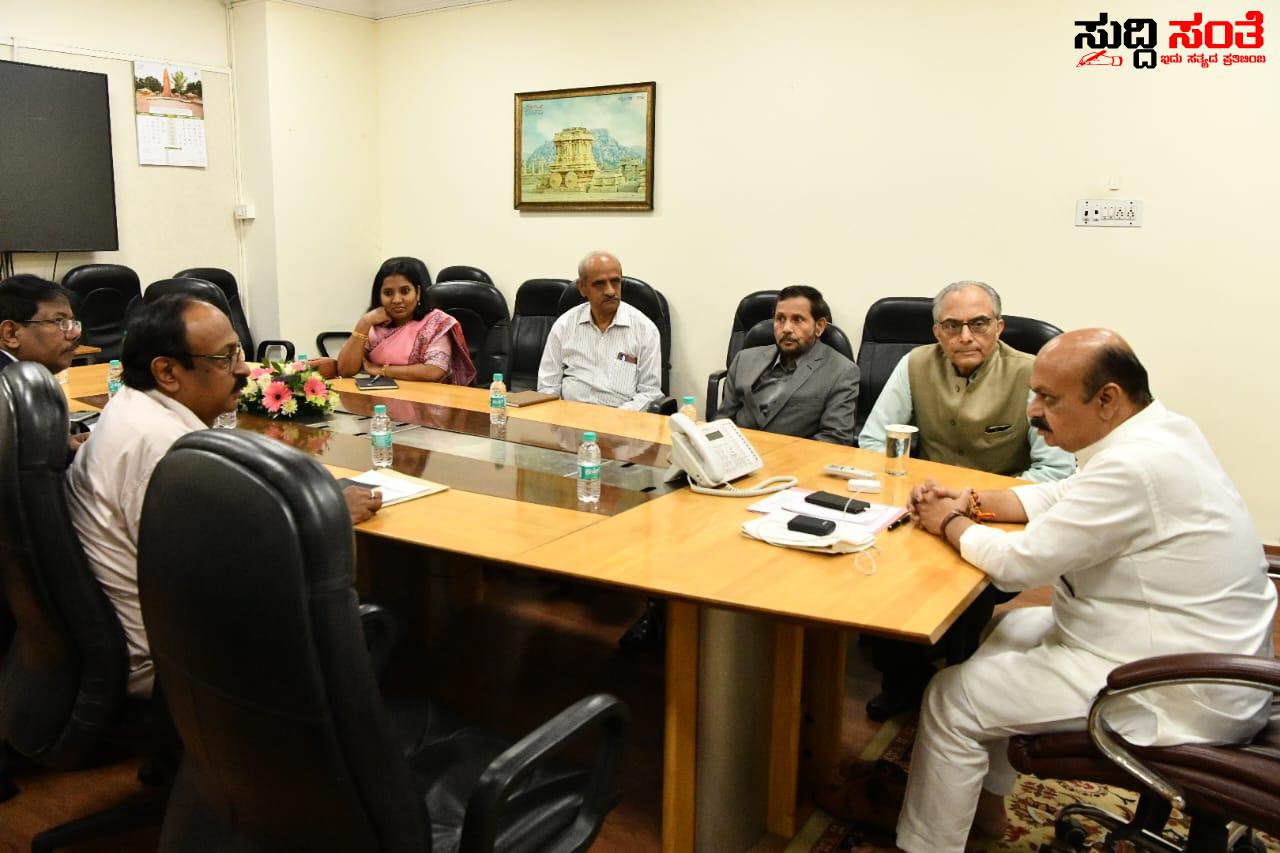 7ನೇ ವೇತನ ಆಯೋಗದ ಸಮಿತಿಗೆ ಮುಖ್ಯಮಂತ್ರಿ ನೀಡಿದರು ಟಾಸ್ಕ್ – ಒಂದು ಗಂಟೆಯ ಸಭೆಯಲ್ಲಿ ಡಾ ಸುಧಾಕರ್ ರಾವ್ ನೇತ್ರತ್ವದ ಸಮಿತಿಗೆ CM ಹೇಳಿದ್ದೇನು ಗೊತ್ತಾ ಕಂಪ್ಲೀಟ್ ಮಾಹಿತಿ 7ನೇ ವೇತನ ಆಯೋಗದ ಸಮಿತಿಗೆ ಮುಖ್ಯಮಂತ್ರಿ ನೀಡಿದರು ಟಾಸ್ಕ್ – ಒಂದು ಗಂಟೆಯ ಸಭೆಯಲ್ಲಿ ಡಾ ಸುಧಾಕರ್ ರಾವ್ ನೇತ್ರತ್ವದ ಸಮಿತಿಗೆ CM ಹೇಳಿದ್ದೇನು ಗೊತ್ತಾ ಕಂಪ್ಲೀಟ್ ಮಾಹಿತಿ