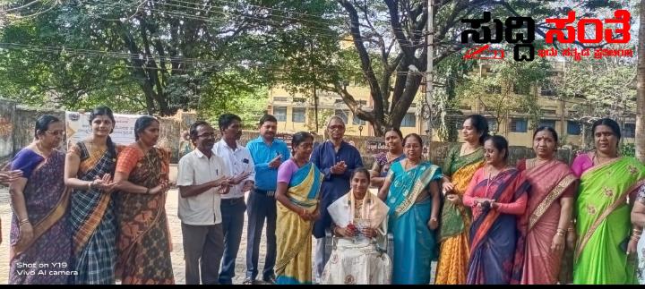 ಶಾಲಾ ಅಂಗಳದಲ್ಲಿ ಶನಿವಾರದ ಸಾಹಿತಿ ಸಾಂಸ್ಕೃತಿಕ ಸಂಭ್ರಮ ಎಂಬ ವಿಶೇಷ ಕಾರ್ಯಕ್ರಮ ಜರುಗಿತು ಶಾಲಾ ಅಂಗಳದಲ್ಲಿ ಶನಿವಾರದ ಸಾಹಿತಿ ಸಾಂಸ್ಕೃತಿಕ ಸಂಭ್ರಮ ಎಂಬ ವಿಶೇಷ ಕಾರ್ಯಕ್ರಮ ಜರುಗಿತು