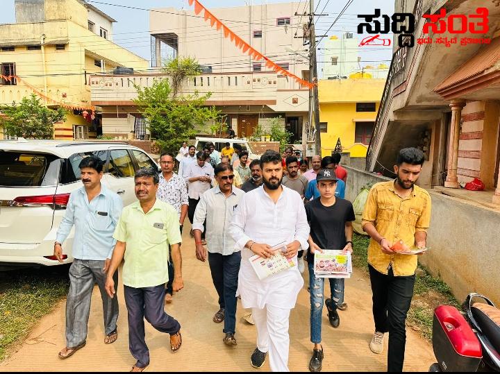 ಹುಬ್ಬಳ್ಳಿಯಲ್ಲಿ ಯಶಶ್ವಿಯಾಗಿ ನಡೆಯುತ್ತಿದೆ ರಜತ್ ಅಭಿಯಾನ – ನಗರದ ಹಲವು ವಾರ್ಡ್ ಗಳಲ್ಲಿ ಮನೆ ಮನೆಗೆ ತೆರಳಿ ನಿವಾಸಿಗಳ ಸಂಕಷ್ಟಗಳಿಗೆ ನೆರವಾಗುತ್ತಿರುವ ಯುವ ನಾಯಕನಿಗೆ ಸಿಗುತ್ತಿದೆ ಸಖತ್ ಬೆಂಬಲ ಹುಬ್ಬಳ್ಳಿಯಲ್ಲಿ ಯಶಶ್ವಿಯಾಗಿ ನಡೆಯುತ್ತಿದೆ ರಜತ್ ಅಭಿಯಾನ – ನಗರದ ಹಲವು ವಾರ್ಡ್ ಗಳಲ್ಲಿ ಮನೆ ಮನೆಗೆ ತೆರಳಿ ನಿವಾಸಿಗಳ ಸಂಕಷ್ಟಗಳಿಗೆ ನೆರವಾಗುತ್ತಿರುವ ಯುವ ನಾಯಕನಿಗೆ ಸಿಗುತ್ತಿದೆ ಸಖತ್ ಬೆಂಬಲ