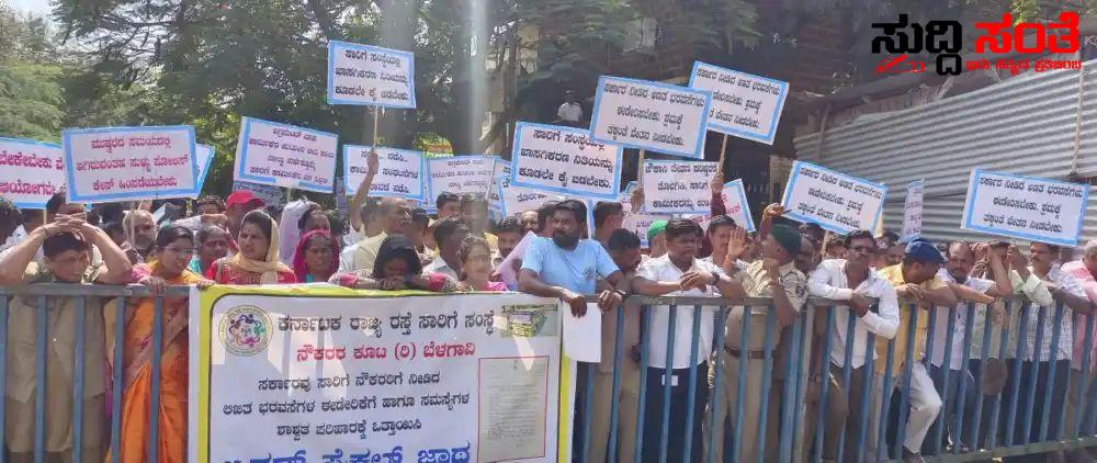 ಕೇಂದ್ರ ಮಾದರಿಯ ವೇತನ ಕ್ಕಾಗಿ ಬೀದಿಗಿಳಿದ ಸರ್ಕಾರಿ ನೌಕರರು – ಜಿಲ್ಲಾಧಿಕಾರಿ ಮೂಲಕ ರಾಜ್ಯ ಸರ್ಕಾರಕ್ಕೆ ಮನವಿ ಸಲ್ಲಿಕೆ….. ಕೇಂದ್ರ ಮಾದರಿಯ ವೇತನ ಕ್ಕಾಗಿ ಬೀದಿಗಿಳಿದ ಸರ್ಕಾರಿ ನೌಕರರು – ಜಿಲ್ಲಾಧಿಕಾರಿ ಮೂಲಕ ರಾಜ್ಯ ಸರ್ಕಾರಕ್ಕೆ ಮನವಿ ಸಲ್ಲಿಕೆ…..