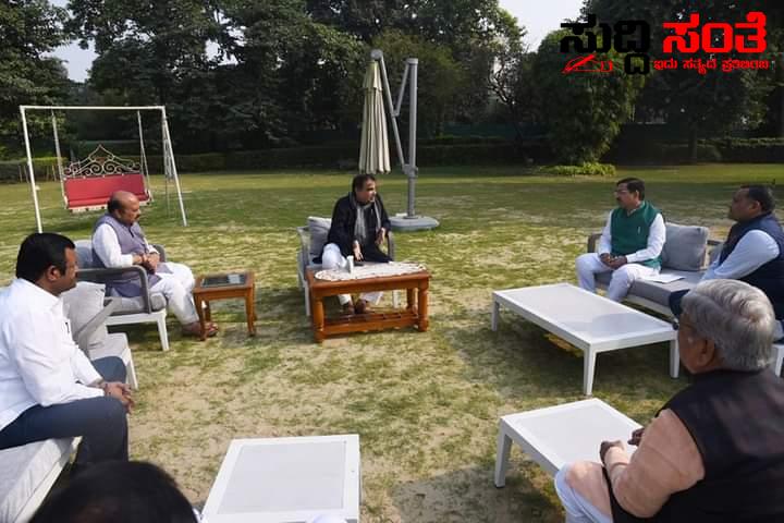 ಅವಳಿ ನಗರದ ಜನತೆಯ ಬಹುದಿನಗಳ ಬೇಡಿಕೆಯನ್ನು ಈಡೇರಿಸಿ ಕೇಂದ್ರ ಸಚಿವ ಪ್ರಹ್ಲಾದ್ ಜೋಶಿ – ಹುಬ್ಬಳ್ಳಿ ಧಾರವಾಡ ನಡುವಿನ ಕಿಲ್ಲರ್ ಹೆದ್ದಾರಿ ಅಗಲೀಕರಣಕ್ಕೆ ಸಿಕ್ಕಿತು ಅನುಮೋದನೆ ನಿತೀನ್ ಗಡ್ಕರಿ ಅವರೊಂದಿಗೆ ಕೇಂದ್ರ ಸಚಿವ ಪ್ರಹ್ಲಾದ್ ಜೋಶಿ,ಮುಖ್ಯಮಂತ್ರಿ ಬಸವರಾಜ ಬೊಮ್ಮಾಯಿ,ಸಚಿವ ಶಂಕರ ಪಾಟೀಲ ಮುನೇನಕೊಪ್ಪ ಮಹತ್ವದ ಸಭೆ ಅವಳಿ ನಗರದ ಜನತೆಯ ಬಹುದಿನಗಳ ಬೇಡಿಕೆಯನ್ನು ಈಡೇರಿಸಿ ಕೇಂದ್ರ ಸಚಿವ ಪ್ರಹ್ಲಾದ್ ಜೋಶಿ – ಹುಬ್ಬಳ್ಳಿ ಧಾರವಾಡ ನಡುವಿನ ಕಿಲ್ಲರ್ ಹೆದ್ದಾರಿ ಅಗಲೀಕರಣಕ್ಕೆ ಸಿಕ್ಕಿತು ಅನುಮೋದನೆ ನಿತೀನ್ ಗಡ್ಕರಿ ಅವರೊಂದಿಗೆ ಕೇಂದ್ರ ಸಚಿವ ಪ್ರಹ್ಲಾದ್ ಜೋಶಿ,ಮುಖ್ಯಮಂತ್ರಿ ಬಸವರಾಜ ಬೊಮ್ಮಾಯಿ,ಸಚಿವ ಶಂಕರ ಪಾಟೀಲ ಮುನೇನಕೊಪ್ಪ ಮಹತ್ವದ ಸಭೆ