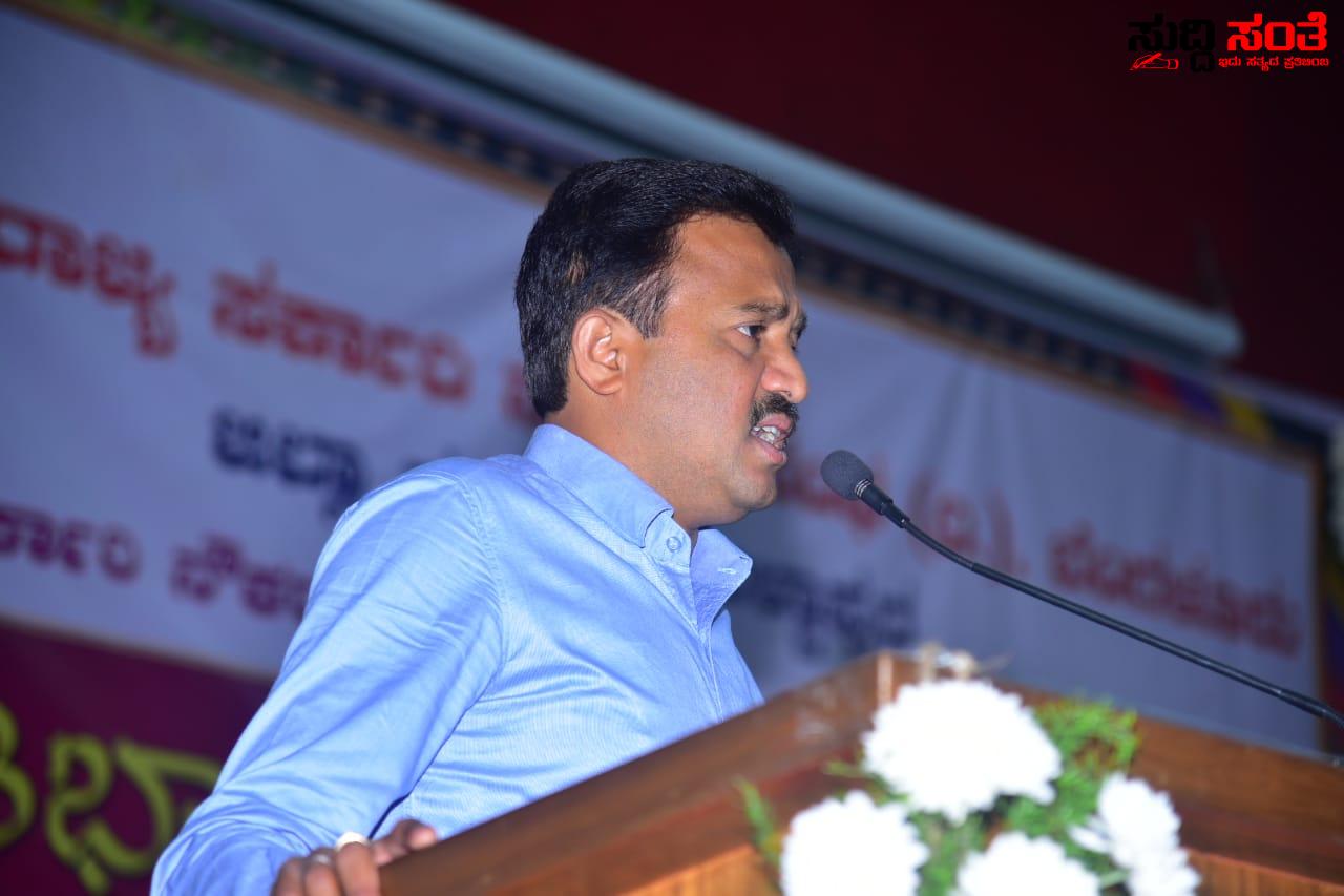 ರಾಜ್ಯದ ಸರ್ಕಾರಿ ನೌಕರರ ಪರವಾಗಿ ಸರ್ಕಾರಕ್ಕೆ ಪತ್ರ ಬರೆದು ಷಡಾಕ್ಷರಿ ಅವರು – ಕಂಪ್ಯೂಟರ್ ಸಾಕ್ಷರತಾ ಪರೀಕ್ಷೆ ಕುರಿತಂತೆ ರಾಜ್ಯ ಸರ್ಕಾರಕ್ಕೆ ರಾಜ್ಯಾಧ್ಯಕ್ಷರು ಒತ್ತಾಯಿಸಿದ್ದೇನೆ ಮತ್ತೆ ಏನೇನು ಬೇಡಿಕೆ ಇಟ್ಟಿದ್ದಾರೆ ಗೊತ್ತಾ….. ರಾಜ್ಯದ ಸರ್ಕಾರಿ ನೌಕರರ ಪರವಾಗಿ ಸರ್ಕಾರಕ್ಕೆ ಪತ್ರ ಬರೆದು ಷಡಾಕ್ಷರಿ ಅವರು – ಕಂಪ್ಯೂಟರ್ ಸಾಕ್ಷರತಾ ಪರೀಕ್ಷೆ ಕುರಿತಂತೆ ರಾಜ್ಯ ಸರ್ಕಾರಕ್ಕೆ ರಾಜ್ಯಾಧ್ಯಕ್ಷರು ಒತ್ತಾಯಿಸಿದ್ದೇನೆ ಮತ್ತೆ ಏನೇನು ಬೇಡಿಕೆ ಇಟ್ಟಿದ್ದಾರೆ ಗೊತ್ತಾ…..