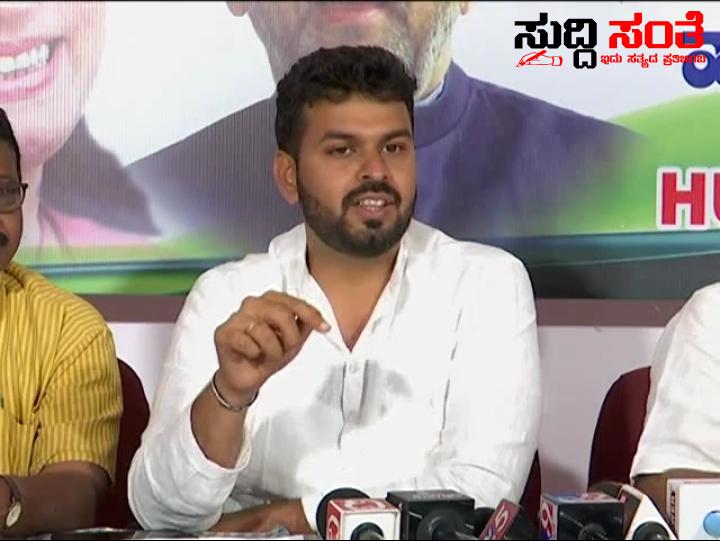 ಚುನಾವಣೆಯ ಹೊಸ್ತಿಲಲ್ಲಿ ಹುಬ್ಬಳ್ಳಿಯಲ್ಲಿ ದೊಡ್ಡ ಸ್ಕ್ಯಾಮ್ ಪತ್ತೆ ಮಾಡಿದ ಕೈ ಪಕ್ಷದ ಯುವ ನಾಯಕ ರಜತ್ – ಪಕ್ಕಾ ಮಾಹಿತಿ ಪಡೆದು ಸರ್ವೆ ಮಾಡುತ್ತಿದ್ದವರ ಮೇಲೆ ಕೇಸ್ ದಾಖಲು ಡಿಲೀಟ್ ಆದವರ ಅಂಕಿ ಅಂಶ ಹೇಗಿದೆ ನೋಡಿ ಚುನಾವಣೆಯ ಹೊಸ್ತಿಲಲ್ಲಿ ಹುಬ್ಬಳ್ಳಿಯಲ್ಲಿ ದೊಡ್ಡ ಸ್ಕ್ಯಾಮ್ ಪತ್ತೆ ಮಾಡಿದ ಕೈ ಪಕ್ಷದ ಯುವ ನಾಯಕ ರಜತ್ – ಪಕ್ಕಾ ಮಾಹಿತಿ ಪಡೆದು ಸರ್ವೆ ಮಾಡುತ್ತಿದ್ದವರ ಮೇಲೆ ಕೇಸ್ ದಾಖಲು ಡಿಲೀಟ್ ಆದವರ ಅಂಕಿ ಅಂಶ ಹೇಗಿದೆ ನೋಡಿ