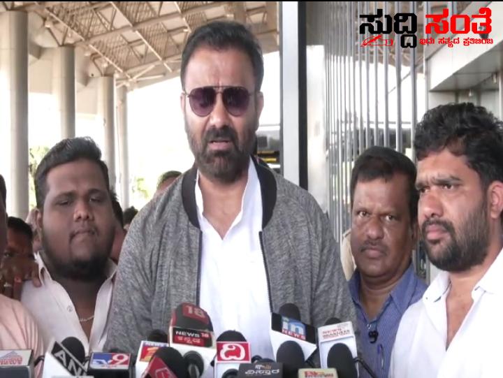 ಮಾಜಿ ಮುಖ್ಯಮಂತ್ರಿ ಸಿದ್ದರಾಮಯ್ಯ ಬಂದರೆ ಕಲಘಟಗಿ ಕ್ಷೇತ್ರ ಬಿಟ್ಟು ಕೊಡುತ್ತೇನೆ ಮಾಜಿ ಸಚಿವ ಸಂತೋಷ ಲಾಡ್ ಸಾಮೂಹಿಕ ಮದುವೆ ಮಾಡುತ್ತಿರುವುದು ರಾಜಕೀಯಕ್ಕಾಗಿ ಅಲ್ಲ ಎಂದ ಸಂತೋಷ ಲಾಡ್ ಮಾಜಿ ಮುಖ್ಯಮಂತ್ರಿ ಸಿದ್ದರಾಮಯ್ಯ ಬಂದರೆ ಕಲಘಟಗಿ ಕ್ಷೇತ್ರ ಬಿಟ್ಟು ಕೊಡುತ್ತೇನೆ ಮಾಜಿ ಸಚಿವ ಸಂತೋಷ ಲಾಡ್ ಸಾಮೂಹಿಕ ಮದುವೆ ಮಾಡುತ್ತಿರುವುದು ರಾಜಕೀಯಕ್ಕಾಗಿ ಅಲ್ಲ ಎಂದ ಸಂತೋಷ ಲಾಡ್