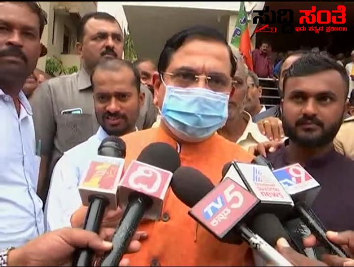 ಯುವ ಜನೋತ್ಸವದ ನಡುವೆಯೇ ಜನತೆಗೆ ಮತ್ತೊಂದು ಗುಡ್ ನ್ಯೂಸ್ ನೀಡಿದ ಕೇಂದ್ರ ಸಚಿವ ಪ್ರಹ್ಲಾದ್ ಜೋಶಿ ಯವರು – ಪ್ರಹ್ಲಾದ್ ಜೋಶಿ ಯವರ ಮನವಿಗೆ ಸ್ಪಂದಿಸಿ ಹುಬ್ಬಳ್ಳಿಯಿಂದ ಪುಣೆಗೆ ನೇರ ವಿಮಾನ ಆರಂಭ ಯುವ ಜನೋತ್ಸವದ ನಡುವೆಯೇ ಜನತೆಗೆ ಮತ್ತೊಂದು ಗುಡ್ ನ್ಯೂಸ್ ನೀಡಿದ ಕೇಂದ್ರ ಸಚಿವ ಪ್ರಹ್ಲಾದ್ ಜೋಶಿ ಯವರು – ಪ್ರಹ್ಲಾದ್ ಜೋಶಿ ಯವರ ಮನವಿಗೆ ಸ್ಪಂದಿಸಿ ಹುಬ್ಬಳ್ಳಿಯಿಂದ ಪುಣೆಗೆ ನೇರ ವಿಮಾನ ಆರಂಭ