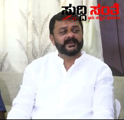 ನಾನು ನನ್ನ ಮನೆಯಲ್ಲೇ ಇರುತ್ತೇನೆ ಬೇರೆಯವರ ಮನೆಯಲ್ಲಿ ಇರೋದಿಲ್ಲ ಎನ್ನುತ್ತಾ ಎದುರಾಳಿಗಳಿಗೆ ಟಾಂಗ್ ನೀಡಿದ ಶಾಸಕ ಅಮೃತ ದೇಸಾಯಿ ಧಾರವಾಡ ದಲ್ಲಿ ಗೂಂಡಾ ರಾಜಕಾರಣಕ್ಕೆ ಬ್ರೇಕ್ ಹಾಕಲಾಗಿದೆ ಎಂದ ಶಾಸಕ ನಾನು ನನ್ನ ಮನೆಯಲ್ಲೇ ಇರುತ್ತೇನೆ ಬೇರೆಯವರ ಮನೆಯಲ್ಲಿ ಇರೋದಿಲ್ಲ ಎನ್ನುತ್ತಾ ಎದುರಾಳಿಗಳಿಗೆ ಟಾಂಗ್ ನೀಡಿದ ಶಾಸಕ ಅಮೃತ ದೇಸಾಯಿ ಧಾರವಾಡ ದಲ್ಲಿ ಗೂಂಡಾ ರಾಜಕಾರಣಕ್ಕೆ ಬ್ರೇಕ್ ಹಾಕಲಾಗಿದೆ ಎಂದ ಶಾಸಕ