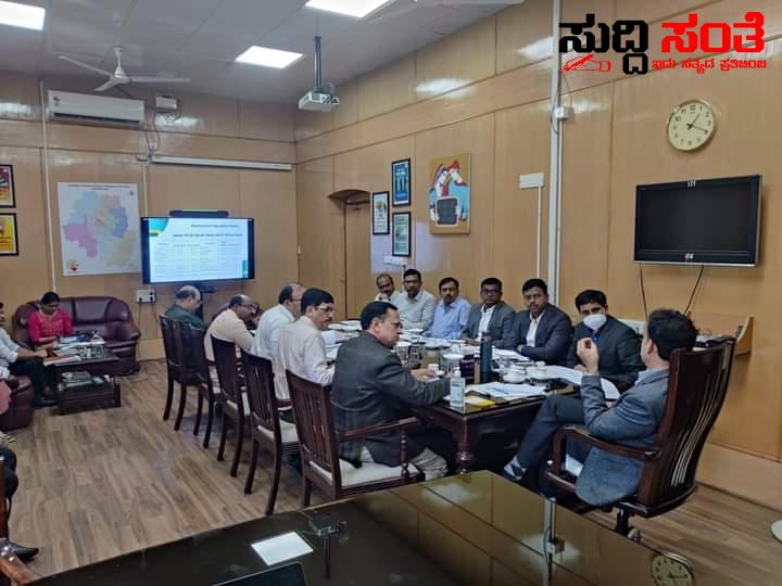 2023ರ ಚುನಾವಣೆಗೆ ಭರ್ಜರಿ ಸಿದ್ದತೆ ಆರಂಭ ಮಾಡಿದ ಚುನಾವಣಾ ಆಯೋಗ – ಮುಖ್ಯ ಚುನಾವಣಾಧಿಕಾರಿಗಳ ಕಚೇರಿಯಲ್ಲಿ ನಡೆಯಿತು ಮಹತ್ವದ ಪೂರ್ವತಯಾರಿ ಸಭೆ ಹಲವಾರು ವಿಚಾರಗಳ ಕುರಿತಂತೆ ಚರ್ಚೆ 2023ರ ಚುನಾವಣೆಗೆ ಭರ್ಜರಿ ಸಿದ್ದತೆ ಆರಂಭ ಮಾಡಿದ ಚುನಾವಣಾ ಆಯೋಗ – ಮುಖ್ಯ ಚುನಾವಣಾಧಿಕಾರಿಗಳ ಕಚೇರಿಯಲ್ಲಿ ನಡೆಯಿತು ಮಹತ್ವದ ಪೂರ್ವತಯಾರಿ ಸಭೆ ಹಲವಾರು ವಿಚಾರಗಳ ಕುರಿತಂತೆ ಚರ್ಚೆ