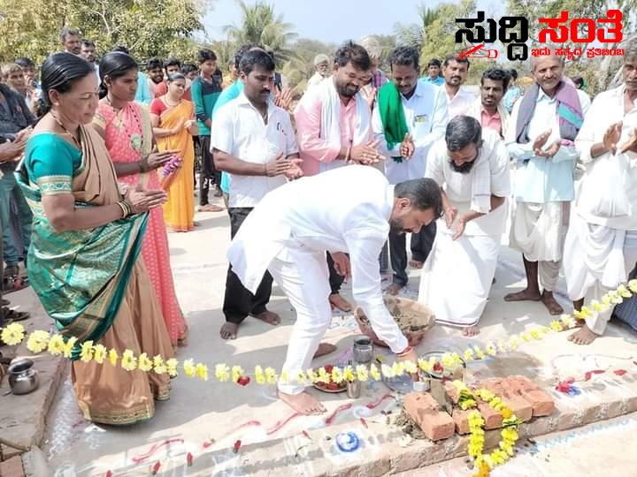 ಕ್ಷೇತ್ರದಲ್ಲಿ ವಿವಿಧ ಅಭಿವೃದ್ದಿ ಕಾಮಗಾರಿಗಳಿಗೆ ಚಾಲನೆ ನೀಡಿದ ಶಾಸಕ ಅಮೃತ ದೇಸಾಯಿ – ಕ್ಷೇತ್ರದಲ್ಲಿ ಮುಂದುವರಿದ ಅಭಿವೃದ್ದಿ ಪರ್ವ….. ಕ್ಷೇತ್ರದಲ್ಲಿ ವಿವಿಧ ಅಭಿವೃದ್ದಿ ಕಾಮಗಾರಿಗಳಿಗೆ ಚಾಲನೆ ನೀಡಿದ ಶಾಸಕ ಅಮೃತ ದೇಸಾಯಿ – ಕ್ಷೇತ್ರದಲ್ಲಿ ಮುಂದುವರಿದ ಅಭಿವೃದ್ದಿ ಪರ್ವ…..