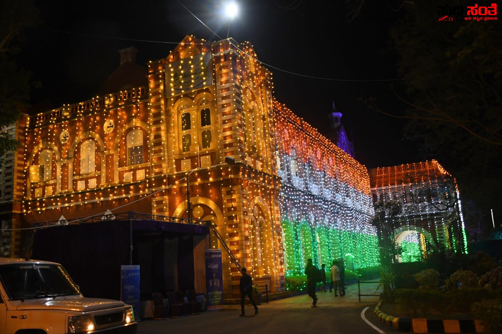 ಮಧುವಣಗಿತ್ತಿಯಂತೆ ಸಿಂಗಾರಗೊಂಡ ಧಾರವಾಡ  – ರಾಷ್ಟ್ರೀಯ ಯುವಜನೋತ್ಸವಕ್ಕೆ ಸಿದ್ದವಾಗುತ್ತಾ ಕೈ ಬೀಸಿ ಕರೆಯುತ್ತಿವೆ ಅವಳಿ ನಗರಗಳು ಕೇಂದ್ರ ಸಚಿವ ಪ್ರಹ್ಲಾದ್ ಕನಸಿನ ಐತಿಹಾಸಿಕ ಉತ್ಸವಕ್ಕೆ ಬನ್ನಿ ಸಾಕ್ಷಿಯಾಗೋಣ….. ಮಧುವಣಗಿತ್ತಿಯಂತೆ ಸಿಂಗಾರಗೊಂಡ ಧಾರವಾಡ  – ರಾಷ್ಟ್ರೀಯ ಯುವಜನೋತ್ಸವಕ್ಕೆ ಸಿದ್ದವಾಗುತ್ತಾ ಕೈ ಬೀಸಿ ಕರೆಯುತ್ತಿವೆ ಅವಳಿ ನಗರಗಳು ಕೇಂದ್ರ ಸಚಿವ ಪ್ರಹ್ಲಾದ್ ಕನಸಿನ ಐತಿಹಾಸಿಕ ಉತ್ಸವಕ್ಕೆ ಬನ್ನಿ ಸಾಕ್ಷಿಯಾಗೋಣ…..