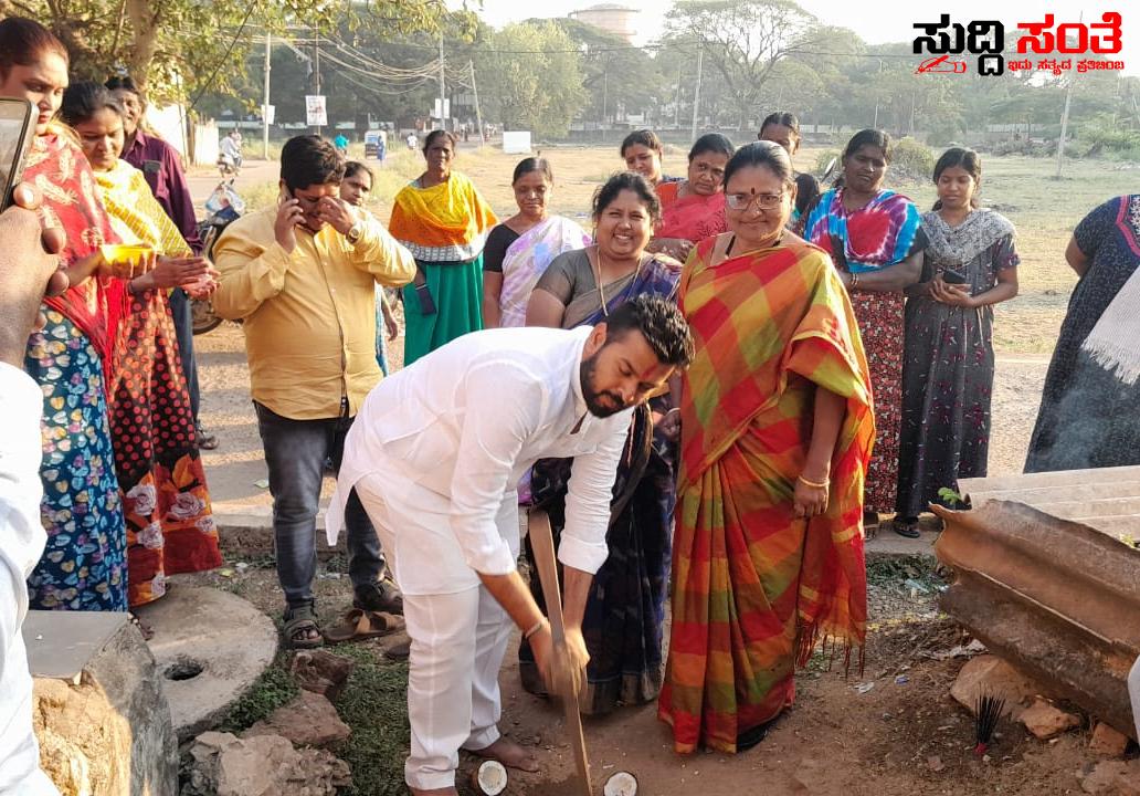 ಬೀದಿ ದೀಪ ಅಳವಡಿಸುವ ಕಾಮಗಾರಿಗೆ ಚಾಲನೆ ನೀಡಿದ ಯುವ ನಾಯಕ ರಜತ್ ಉಳ್ಳಾಗಡ್ಡಿಮಠ – 58ನೇ ವಾರ್ಡ್ ನಲ್ಲಿ ಮಹಾನಗರ ಪಾಲಿಕೆಯ ಸದಸ್ಯರೊಂದಿಗೆ ಕಾಮಗಾರಿಗೆ ಭೂಮಿ ಪೂಜೆ ಬೀದಿ ದೀಪ ಅಳವಡಿಸುವ ಕಾಮಗಾರಿಗೆ ಚಾಲನೆ ನೀಡಿದ ಯುವ ನಾಯಕ ರಜತ್ ಉಳ್ಳಾಗಡ್ಡಿಮಠ – 58ನೇ ವಾರ್ಡ್ ನಲ್ಲಿ ಮಹಾನಗರ ಪಾಲಿಕೆಯ ಸದಸ್ಯರೊಂದಿಗೆ ಕಾಮಗಾರಿಗೆ ಭೂಮಿ ಪೂಜೆ