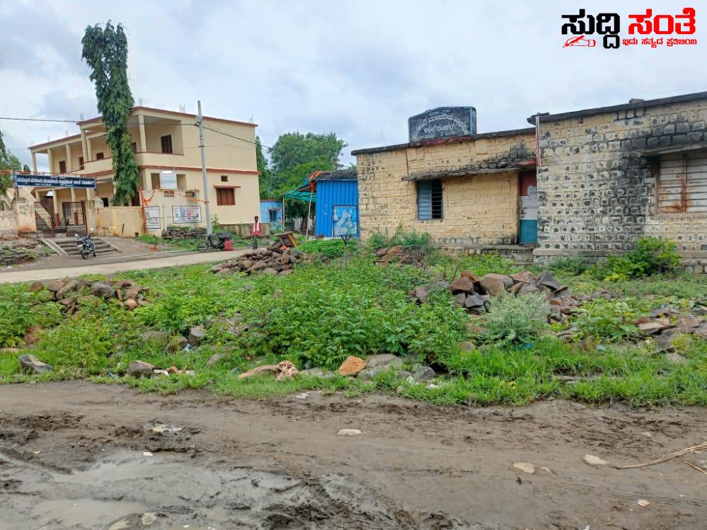 ಸರ್ಕಾರಿ ಶಾಲಾ ಆವರಣದಲ್ಲಿ ಟಿಪ್ಪು ಸುಲ್ತಾನ್ ಬೋರ್ಡ್ – ಇಕ್ಕಟ್ಟಿನಲ್ಲಿ ಶಾಲಾ ಶಿಕ್ಷಕರು….. ಸರ್ಕಾರಿ ಶಾಲಾ ಆವರಣದಲ್ಲಿ ಟಿಪ್ಪು ಸುಲ್ತಾನ್ ಬೋರ್ಡ್ – ಇಕ್ಕಟ್ಟಿನಲ್ಲಿ ಶಾಲಾ ಶಿಕ್ಷಕರು…..