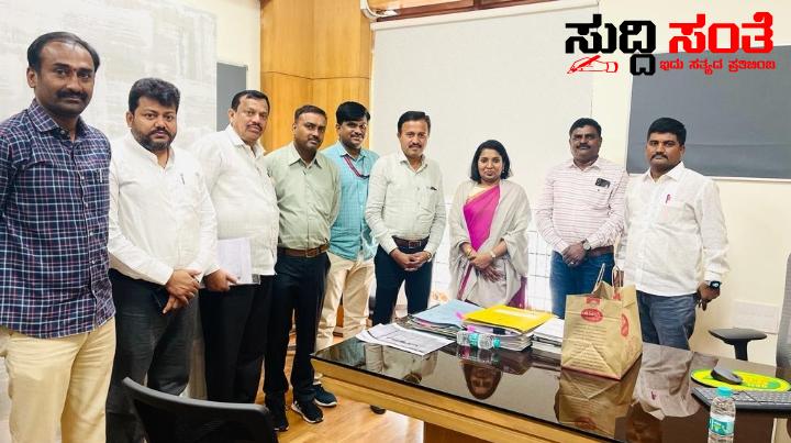 7ನೇ ವೇತನ ಆಯೋಗದ ಸಭೆ ಮಾಡಿ ಆಯೋಗದ ಸದಸ್ಯ ಕಾರ್ಯದರ್ಶಿ ಅವರನ್ನು ಭೇಟಿಯಾದ ರಾಜ್ಯ ಸರ್ಕಾರಿ ನೌಕರರ ಟೀಮ್ ಷಡಾಕ್ಷರಿ ಅವರ ನೇತೃತ್ವದಲ್ಲಿ ಹೆಬ್ಸಿಬಾ ರಾಣಿ ಕೊರ್ಲಪಾಟಿ ಅವರನ್ನು ಭೇಟಿಯಾದ ನಿಯೋಗ 7ನೇ ವೇತನ ಆಯೋಗದ ಸಭೆ ಮಾಡಿ ಆಯೋಗದ ಸದಸ್ಯ ಕಾರ್ಯದರ್ಶಿ ಅವರನ್ನು ಭೇಟಿಯಾದ ರಾಜ್ಯ ಸರ್ಕಾರಿ ನೌಕರರ ಟೀಮ್ ಷಡಾಕ್ಷರಿ ಅವರ ನೇತೃತ್ವದಲ್ಲಿ ಹೆಬ್ಸಿಬಾ ರಾಣಿ ಕೊರ್ಲಪಾಟಿ ಅವರನ್ನು ಭೇಟಿಯಾದ ನಿಯೋಗ