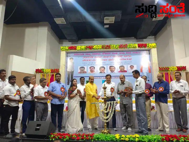 ಮಾರ್ಚ್ ನಲ್ಲಿ ಯೇ 7ನೇ ವೇತನ ಆಯೋಗ ಜಾರಿಗೆ ಷಡಾಕ್ಷರಿ ಅವರಿಂದ ಮಾಹಿತಿ 7ನೇ ವೇತನ ಆಯೋಗ ಯಾವಾಗ ಎನ್ನುತ್ತಿದ್ದ ನೌಕರರಿಗೆ ಗುಡ್ ನ್ಯೂಸ್ ನೀಡಿದ ರಾಜ್ಯಾಧ್ಯಕ್ಷರು ಮಾರ್ಚ್ ನಲ್ಲಿ ಯೇ 7ನೇ ವೇತನ ಆಯೋಗ ಜಾರಿಗೆ ಷಡಾಕ್ಷರಿ ಅವರಿಂದ ಮಾಹಿತಿ 7ನೇ ವೇತನ ಆಯೋಗ ಯಾವಾಗ ಎನ್ನುತ್ತಿದ್ದ ನೌಕರರಿಗೆ ಗುಡ್ ನ್ಯೂಸ್ ನೀಡಿದ ರಾಜ್ಯಾಧ್ಯಕ್ಷರು