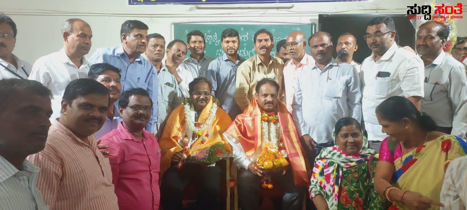 ಧಾರವಾಡ ದಲ್ಲಿ ಶಿಕ್ಷಣ ಇಲಾಖೆಯ ಅಧಿಕಾರಿಗಳಿಗೆ ಬೀಳ್ಕೊಡುಗೆ ಮತ್ತು ಸ್ವಾಗತ ಕಾರ್ಯಕ್ರಮ ಕರ್ನಾಟಕ ರಾಜ್ಯ ಪ್ರಾಥಮಿಕ ಶಾಲಾ ಶಿಕ್ಷಕರ ಸಂಘ ಶಹರ ಘಟಕದಿಂದ ಹೃದಯಸ್ಪರ್ಶಿ ಸಮಾರಂಭ….. ಧಾರವಾಡ ದಲ್ಲಿ ಶಿಕ್ಷಣ ಇಲಾಖೆಯ ಅಧಿಕಾರಿಗಳಿಗೆ ಬೀಳ್ಕೊಡುಗೆ ಮತ್ತು ಸ್ವಾಗತ ಕಾರ್ಯಕ್ರಮ ಕರ್ನಾಟಕ ರಾಜ್ಯ ಪ್ರಾಥಮಿಕ ಶಾಲಾ ಶಿಕ್ಷಕರ ಸಂಘ ಶಹರ ಘಟಕದಿಂದ ಹೃದಯಸ್ಪರ್ಶಿ ಸಮಾರಂಭ…..