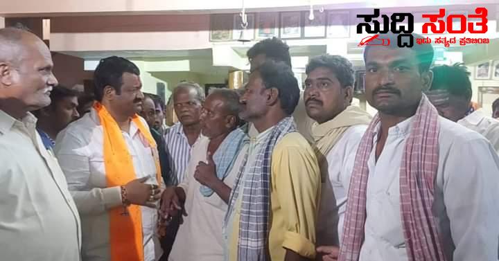 ನವಲಗುಂದ ಜೋರಾಗಿದೆ ಕ್ಷೇತ್ರದಲ್ಲಿ ಶಂಕರ ಪಾಟೀಲರ ಪ್ರಚಾರ – ಮತ್ತೆ ಈ ಬಾರಿ ನೀವೆ ನಮ್ಮ ಶಾಸಕರು ಎನ್ನುತ್ತಿದ್ದಾರೆ ಮತದಾರರು….. ನವಲಗುಂದ ಜೋರಾಗಿದೆ ಕ್ಷೇತ್ರದಲ್ಲಿ ಶಂಕರ ಪಾಟೀಲರ ಪ್ರಚಾರ – ಮತ್ತೆ ಈ ಬಾರಿ ನೀವೆ ನಮ್ಮ ಶಾಸಕರು ಎನ್ನುತ್ತಿದ್ದಾರೆ ಮತದಾರರು…..