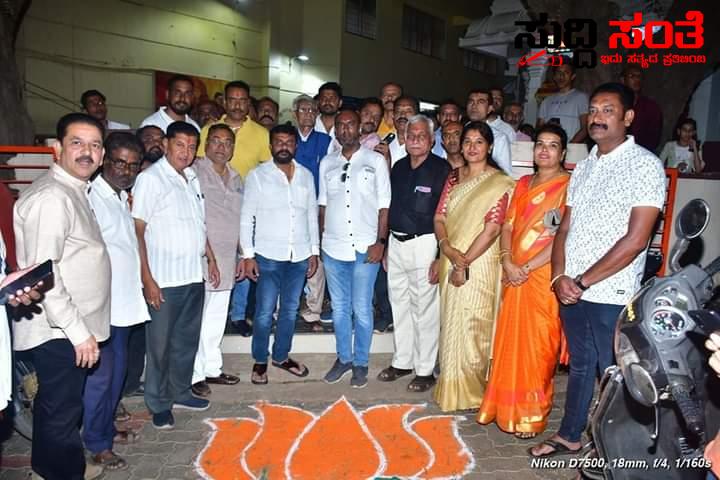 SSK ಸಮಾಜದೊಂದಿಗೆ ಸಭೆ ಮಾಡಿ ಮತಯಾಚನೆ ಮಾಡಿದ ಶಾಸಕ ಅಮೃತ ದೇಸಾಯಿ – ಸಮಾಜದಿಂದ ಬೆಂಬಲ ಘೋಷಣೆ ಮಾಡಿದ SSK ಟೀಮ್….. SSK ಸಮಾಜದೊಂದಿಗೆ ಸಭೆ ಮಾಡಿ ಮತಯಾಚನೆ ಮಾಡಿದ ಶಾಸಕ ಅಮೃತ ದೇಸಾಯಿ – ಸಮಾಜದಿಂದ ಬೆಂಬಲ ಘೋಷಣೆ ಮಾಡಿದ SSK ಟೀಮ್…..