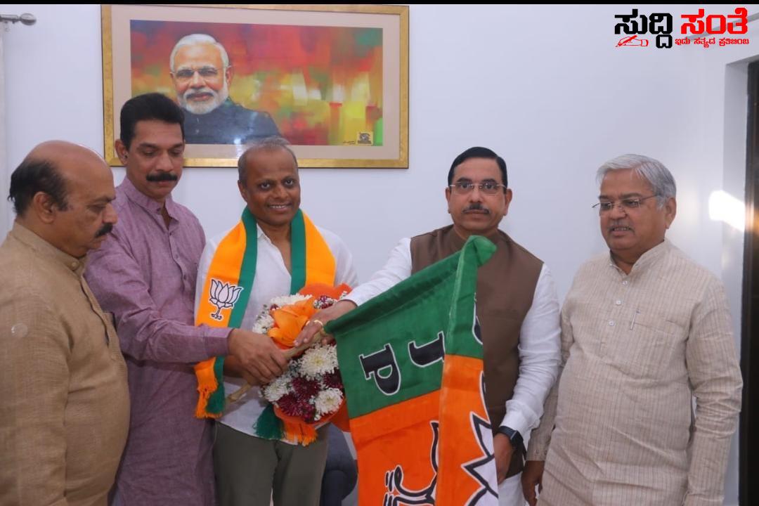 ಕೈ ಬಾರ ಇಳಿಸಿ ಕೇಸರಿ ಬಾರ ಹೊತ್ತುಕೊಂಡ ನಾಗರಾಜ ಛಬ್ಬಿ ಕೈ ಪಕ್ಷದ ಬಹುದಿನಗಳ ಸಂಬಂಧಕ್ಕೆ ನಾಂದಿ….. ಕೈ ಬಾರ ಇಳಿಸಿ ಕೇಸರಿ ಬಾರ ಹೊತ್ತುಕೊಂಡ ನಾಗರಾಜ ಛಬ್ಬಿ ಕೈ ಪಕ್ಷದ ಬಹುದಿನಗಳ ಸಂಬಂಧಕ್ಕೆ ನಾಂದಿ…..