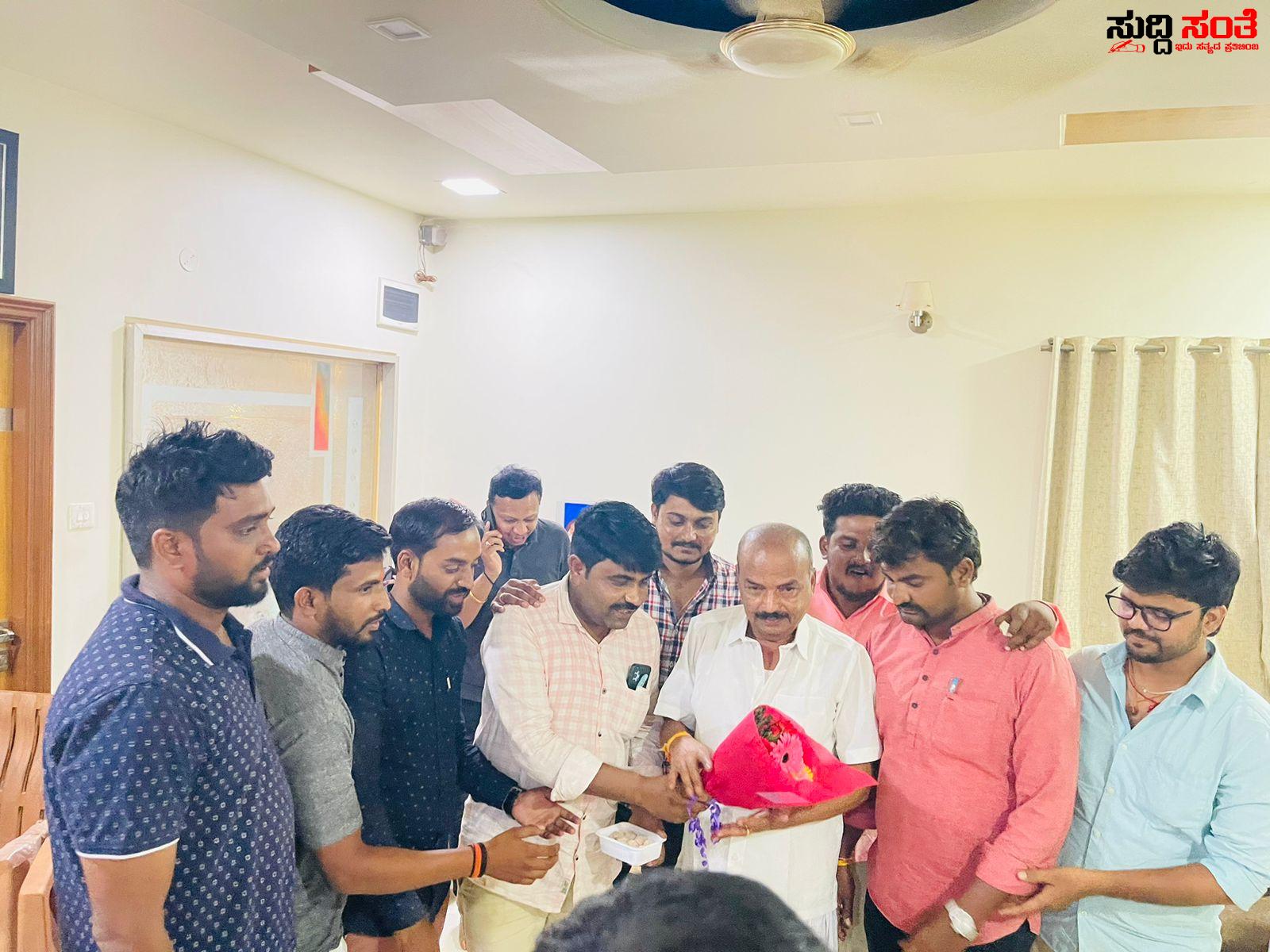 ಕುಂದಗೋಳ ಗೆ M R ಪಾಟೀಲ್ ಪೈನಲ್ – ಟಿಕೆಟ್ ಘೋಷಣೆ ಬೆನ್ನಲ್ಲೇ ಬೆಂಬಲಿಗರ ವಿಜಯೋತ್ಸವ….. ಕುಂದಗೋಳ ಗೆ M R ಪಾಟೀಲ್ ಪೈನಲ್ – ಟಿಕೆಟ್ ಘೋಷಣೆ ಬೆನ್ನಲ್ಲೇ ಬೆಂಬಲಿಗರ ವಿಜಯೋತ್ಸವ…..