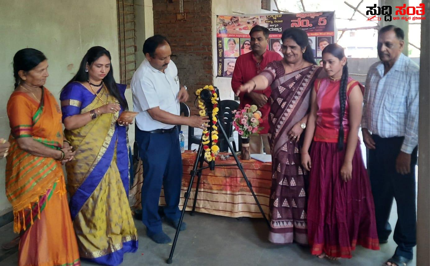 ಧಾರವಾಡದಲ್ಲಿ ಆರಂಭಗೊಂಡಿತು ಹೆಳವನ ಮಗಳು ಶೈಕ್ಷಣಿಕ ಕಳಕಳಿಯ ಚಲನಚಿತ್ರದ ಚಿತ್ರೀಕರಣ – ಚಿತ್ರದ ಕುರಿತು ಎಲ್ ಐ ಲಕ್ಕಮ್ಮನವರ ರಿಂದ ಒಂದು ವರದಿ….. ಧಾರವಾಡದಲ್ಲಿ ಆರಂಭಗೊಂಡಿತು ಹೆಳವನ ಮಗಳು ಶೈಕ್ಷಣಿಕ ಕಳಕಳಿಯ ಚಲನಚಿತ್ರದ ಚಿತ್ರೀಕರಣ – ಚಿತ್ರದ ಕುರಿತು ಎಲ್ ಐ ಲಕ್ಕಮ್ಮನವರ ರಿಂದ ಒಂದು ವರದಿ…..