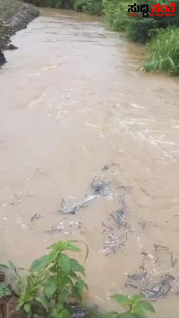 ನಿಗದಿಯ ಹಿರೇಕೆರೆ ಭರ್ತಿ – ಅಕ್ಕಪಕ್ಕದ ಜಮೀನುಗಳು ಜಲಾವೃತ ಆತಂಕದಲ್ಲಿ ರೈತರು….. ನಿಗದಿಯ ಹಿರೇಕೆರೆ ಭರ್ತಿ – ಅಕ್ಕಪಕ್ಕದ ಜಮೀನುಗಳು ಜಲಾವೃತ ಆತಂಕದಲ್ಲಿ ರೈತರು…..