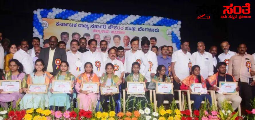 7ನೇ ವೇತನ ಆಯೋಗ NPS ಜಾರಿಗೆ ವಿಚಾರದಲ್ಲಿ ಷಡಾಕ್ಷರಿ ಅವರ ಮಹತ್ವದ ಹೇಳಿಕೆ – ಕಾರ್ಯಕ್ರಮದಲ್ಲಿ ರಾಜ್ಯಾಧ್ಯಕ್ಷರು ಹೇಳಿದ್ದೇನು ಗೊತ್ತಾ….. 7ನೇ ವೇತನ ಆಯೋಗ NPS ಜಾರಿಗೆ ವಿಚಾರದಲ್ಲಿ ಷಡಾಕ್ಷರಿ ಅವರ ಮಹತ್ವದ ಹೇಳಿಕೆ – ಕಾರ್ಯಕ್ರಮದಲ್ಲಿ ರಾಜ್ಯಾಧ್ಯಕ್ಷರು ಹೇಳಿದ್ದೇನು ಗೊತ್ತಾ…..