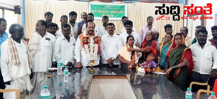 ಕೋಳಿವಾಡ ಗ್ರಾಮ ಪಂಚಾಯತ ಕಾಂಗ್ರೇಸ್ ಪಕ್ಷದ ತೆಕ್ಕೆಗೆ – ಅಧ್ಯಕ್ಷರಾಗಿ ಬಸವರಾಜ ಜಂತಲಿ,ಉಪಾಧ್ಯಕ್ಷರಾಗಿ ಶ್ರೀಮತಿ ಶ್ರೀದೇವಿ ಗುಡ್ಡಮ್ಮನವರ ಆಯ್ಕೆ….. ಕೋಳಿವಾಡ ಗ್ರಾಮ ಪಂಚಾಯತ ಕಾಂಗ್ರೇಸ್ ಪಕ್ಷದ ತೆಕ್ಕೆಗೆ – ಅಧ್ಯಕ್ಷರಾಗಿ ಬಸವರಾಜ ಜಂತಲಿ,ಉಪಾಧ್ಯಕ್ಷರಾಗಿ ಶ್ರೀಮತಿ ಶ್ರೀದೇವಿ ಗುಡ್ಡಮ್ಮನವರ ಆಯ್ಕೆ…..