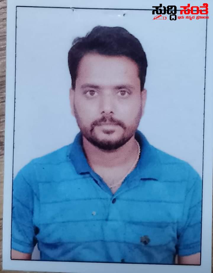 ಧಾರವಾಡ ಗೆ ಹೋಗಿ ಬರತೇನಿ ಎಂದು ಲೋಕೂರಿನ ಸಂತೋಷ ನಾಪತ್ತೆ – ಸಂತೋಷನನ್ನು ನೋಡಿದರೆ ಪೊಲೀಸರಿಗೆ ಮಾಹಿತಿ ನೀಡಿ ಸಹಾಯ ಮಾಡ್ರರಲ್ಲ….. ಧಾರವಾಡ ಗೆ ಹೋಗಿ ಬರತೇನಿ ಎಂದು ಲೋಕೂರಿನ ಸಂತೋಷ ನಾಪತ್ತೆ – ಸಂತೋಷನನ್ನು ನೋಡಿದರೆ ಪೊಲೀಸರಿಗೆ ಮಾಹಿತಿ ನೀಡಿ ಸಹಾಯ ಮಾಡ್ರರಲ್ಲ…..