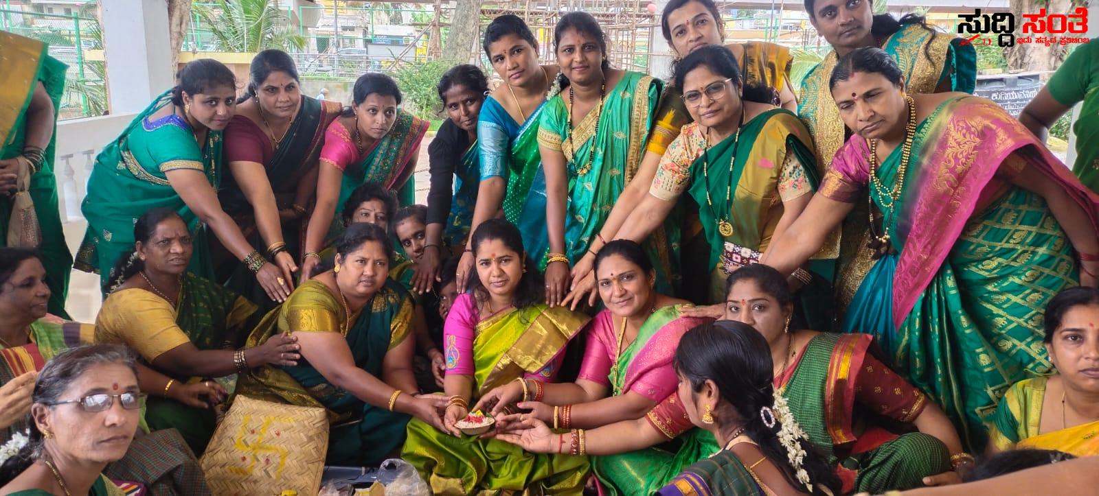 ಉಣಕಲ್ ಕೆರೆಗೆ ಬಾಗಿನ ಅರ್ಪನೆ – ದೀಪಾ ಗೌರಿ ನೇತ್ರತ್ವದಲ್ಲಿ ನಡೆಯಿತು ಅರ್ಥಪೂರ್ಣ ಕಾರ್ಯಕ್ರಮ….. ಉಣಕಲ್ ಕೆರೆಗೆ ಬಾಗಿನ ಅರ್ಪನೆ – ದೀಪಾ ಗೌರಿ ನೇತ್ರತ್ವದಲ್ಲಿ ನಡೆಯಿತು ಅರ್ಥಪೂರ್ಣ ಕಾರ್ಯಕ್ರಮ…..