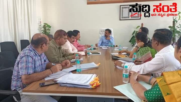 ಕಾರ್ಮಿಕ ಇಲಾಖೆ ಪ್ರಗತಿ ಪರಿಶೀಲನಾ ಸಭೆ ಮಾಡಿದ ಸಚಿವ ಸಂತೋಷ ಲಾಡ್ – ಇಲಾಖೆಯ ಅಭಿವೃದ್ದಿ ಸೇರಿದಂತೆ ಪ್ರಗತಿ ಪರಿಶೀಲನೆಯನ್ನು ಮಾಡಿದ ಸಚಿವರು….. ಕಾರ್ಮಿಕ ಇಲಾಖೆ ಪ್ರಗತಿ ಪರಿಶೀಲನಾ ಸಭೆ ಮಾಡಿದ ಸಚಿವ ಸಂತೋಷ ಲಾಡ್ – ಇಲಾಖೆಯ ಅಭಿವೃದ್ದಿ ಸೇರಿದಂತೆ ಪ್ರಗತಿ ಪರಿಶೀಲನೆಯನ್ನು ಮಾಡಿದ ಸಚಿವರು…..