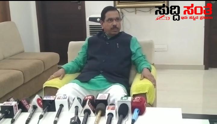 ಕಾಂಗ್ರೆಸ್ಸಿನಲ್ಲಿ ಹರಿಪ್ರಸಾದ ಬೂಟಿಗಿಂತ ಕಡೆಯಾಗಿದ್ದಾರೆ ಸಚಿವ ಜೋಶಿ ತಿರುಗೇಟು – BK ಹರಿ ಪ್ರಸಾದ ಹೇಳಿಕೆಗೆ ತಿರುಗೇಟು ನೀಡಿದ ಕೇಂದ್ರ ಸಚಿವರು….. ಕಾಂಗ್ರೆಸ್ಸಿನಲ್ಲಿ ಹರಿಪ್ರಸಾದ ಬೂಟಿಗಿಂತ ಕಡೆಯಾಗಿದ್ದಾರೆ ಸಚಿವ ಜೋಶಿ ತಿರುಗೇಟು – BK ಹರಿ ಪ್ರಸಾದ ಹೇಳಿಕೆಗೆ ತಿರುಗೇಟು ನೀಡಿದ ಕೇಂದ್ರ ಸಚಿವರು…..