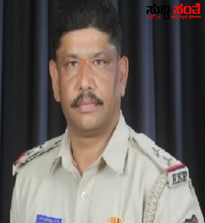 PSI ಅಮಾನತು – ಪೊಲೀಸ್ ಠಾಣೆಗೆ ದೂರು ನೀಡಲು ಬಂದ ಮಹಿಳೆಯೊಂದಿಗೆ ಅಸಭ್ಯವಾಗಿ ವರ್ತಿಸಿದ ನರಸಿಂಹರಾಜು ರನ್ನು ಅಮಾನತು ಮಾಡಿದ SP….. PSI ಅಮಾನತು – ಪೊಲೀಸ್ ಠಾಣೆಗೆ ದೂರು ನೀಡಲು ಬಂದ ಮಹಿಳೆಯೊಂದಿಗೆ ಅಸಭ್ಯವಾಗಿ ವರ್ತಿಸಿದ ನರಸಿಂಹರಾಜು ರನ್ನು ಅಮಾನತು ಮಾಡಿದ SP…..