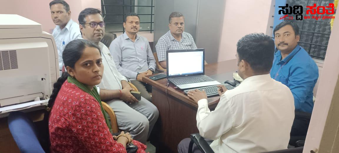 ಸರ್ಕಾರಿ ಅಧಿಕಾರಿಯನ್ನು ಟ್ರ್ಯಾಪ್ ಮಾಡಲು ಬಂದು ಲೋಕಾಯುಕ್ತ ಬಲೆಗೆ ಬಿದ್ದ ಗುತ್ತಿಗೆದಾರ – ರಾಜ್ಯದಲ್ಲಿಯೇ ವಿಶೇಷವಾಗಿ ಕಂಡು ಬಂದಿತು ಪ್ರಕರಣ ಆಮಿಷವೊಡ್ಡುತ್ತಿದ್ದ ಶರಣಪ್ಪನನ್ನು ಬಲೆಗೆ ಹಾಕಿಸಿದ ಸರ್ಕಾರಿ ಅಧಿಕಾರಿ….. ಸರ್ಕಾರಿ ಅಧಿಕಾರಿಯನ್ನು ಟ್ರ್ಯಾಪ್ ಮಾಡಲು ಬಂದು ಲೋಕಾಯುಕ್ತ ಬಲೆಗೆ ಬಿದ್ದ ಗುತ್ತಿಗೆದಾರ – ರಾಜ್ಯದಲ್ಲಿಯೇ ವಿಶೇಷವಾಗಿ ಕಂಡು ಬಂದಿತು ಪ್ರಕರಣ ಆಮಿಷವೊಡ್ಡುತ್ತಿದ್ದ ಶರಣಪ್ಪನನ್ನು ಬಲೆಗೆ ಹಾಕಿಸಿದ ಸರ್ಕಾರಿ ಅಧಿಕಾರಿ…..