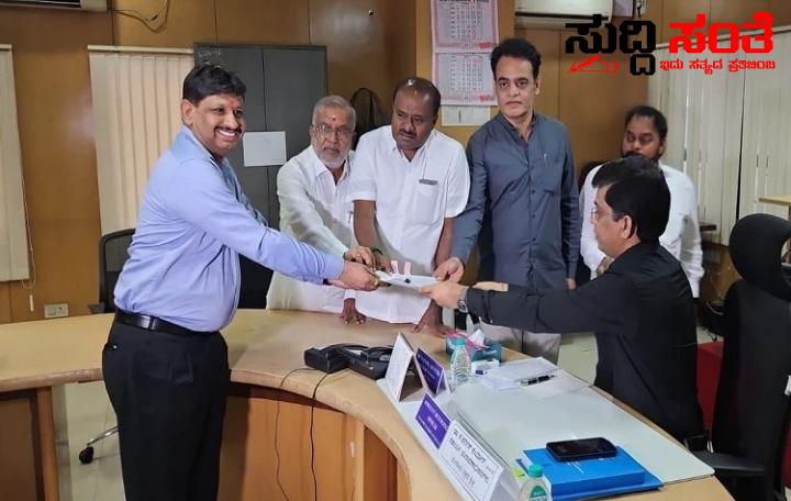 ಬೆಂಗಳೂರು ಶಿಕ್ಷಕರ ಕ್ಷೇತ್ರದ ಉಪಚುನಾವಣೆ NDA ಅಭ್ಯರ್ಥಿಯಾಗಿ ನಾಮಪತ್ರ ಸಲ್ಲಿಸಿದ ರಂಗನಾಥ್ – ರಂಗನಾಥ್ ಅವರಿಗೆ ಸಾಥ್ ನೀಡಿದ ಹಲವು ನಾಯಕರು….. ಬೆಂಗಳೂರು ಶಿಕ್ಷಕರ ಕ್ಷೇತ್ರದ ಉಪಚುನಾವಣೆ NDA ಅಭ್ಯರ್ಥಿಯಾಗಿ ನಾಮಪತ್ರ ಸಲ್ಲಿಸಿದ ರಂಗನಾಥ್ – ರಂಗನಾಥ್ ಅವರಿಗೆ ಸಾಥ್ ನೀಡಿದ ಹಲವು ನಾಯಕರು…..