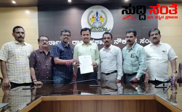 ಈಡೇಯಿತು ಸರ್ಕಾರಿ ನೌಕರರ ಆ ಒಂದು ಬೇಡಿಕೆ – ರಾಜ್ಯಾಧ್ಯಕ್ಷರಿಗೆ ಬೇಡಿಕೆ ಇಟ್ಟಿದ್ದ ನೌಕರರಿಗೆ ಆದೇಶ ಪತ್ರ ನೀಡಿದ ಷಡಾಕ್ಷರಿಯವರು….. ಈಡೇಯಿತು ಸರ್ಕಾರಿ ನೌಕರರ ಆ ಒಂದು ಬೇಡಿಕೆ – ರಾಜ್ಯಾಧ್ಯಕ್ಷರಿಗೆ ಬೇಡಿಕೆ ಇಟ್ಟಿದ್ದ ನೌಕರರಿಗೆ ಆದೇಶ ಪತ್ರ ನೀಡಿದ ಷಡಾಕ್ಷರಿಯವರು…..