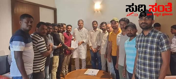 KPSC ಯಲ್ಲಿ ಭ್ರಷ್ಟಾಚಾರ Mla ಅರವಿಂದ ಬೆಲ್ಲದ ರನ್ನು ಭೇಟಿಯಾದ ನೊಂದ ವಿದ್ಯಾರ್ಥಿಗಳು – ಈ ಕೂಡಲೇ KPSC ಹಾಲಿ ಅಧ್ಯಕ್ಷರನ್ನು ಉಚ್ಛಾಟನೆ ಮಾಡಿ ಎಂದು CM ಗೆ ಒತ್ತಾಯ ಮಾಡಿ ನೊಂದ ವಿದ್ಯಾರ್ಥಿಗಳ ಹೋರಾಟಕ್ಕೆ ಬೆಂಬಲ ನೀಡಿದ ಶಾಸಕ ಅರವಿಂದ ಬೆಲ್ಲದ….. KPSC ಯಲ್ಲಿ ಭ್ರಷ್ಟಾಚಾರ Mla ಅರವಿಂದ ಬೆಲ್ಲದ ರನ್ನು ಭೇಟಿಯಾದ ನೊಂದ ವಿದ್ಯಾರ್ಥಿಗಳು – ಈ ಕೂಡಲೇ KPSC ಹಾಲಿ ಅಧ್ಯಕ್ಷರನ್ನು ಉಚ್ಛಾಟನೆ ಮಾಡಿ ಎಂದು CM ಗೆ ಒತ್ತಾಯ ಮಾಡಿ ನೊಂದ ವಿದ್ಯಾರ್ಥಿಗಳ ಹೋರಾಟಕ್ಕೆ ಬೆಂಬಲ ನೀಡಿದ ಶಾಸಕ ಅರವಿಂದ ಬೆಲ್ಲದ…..