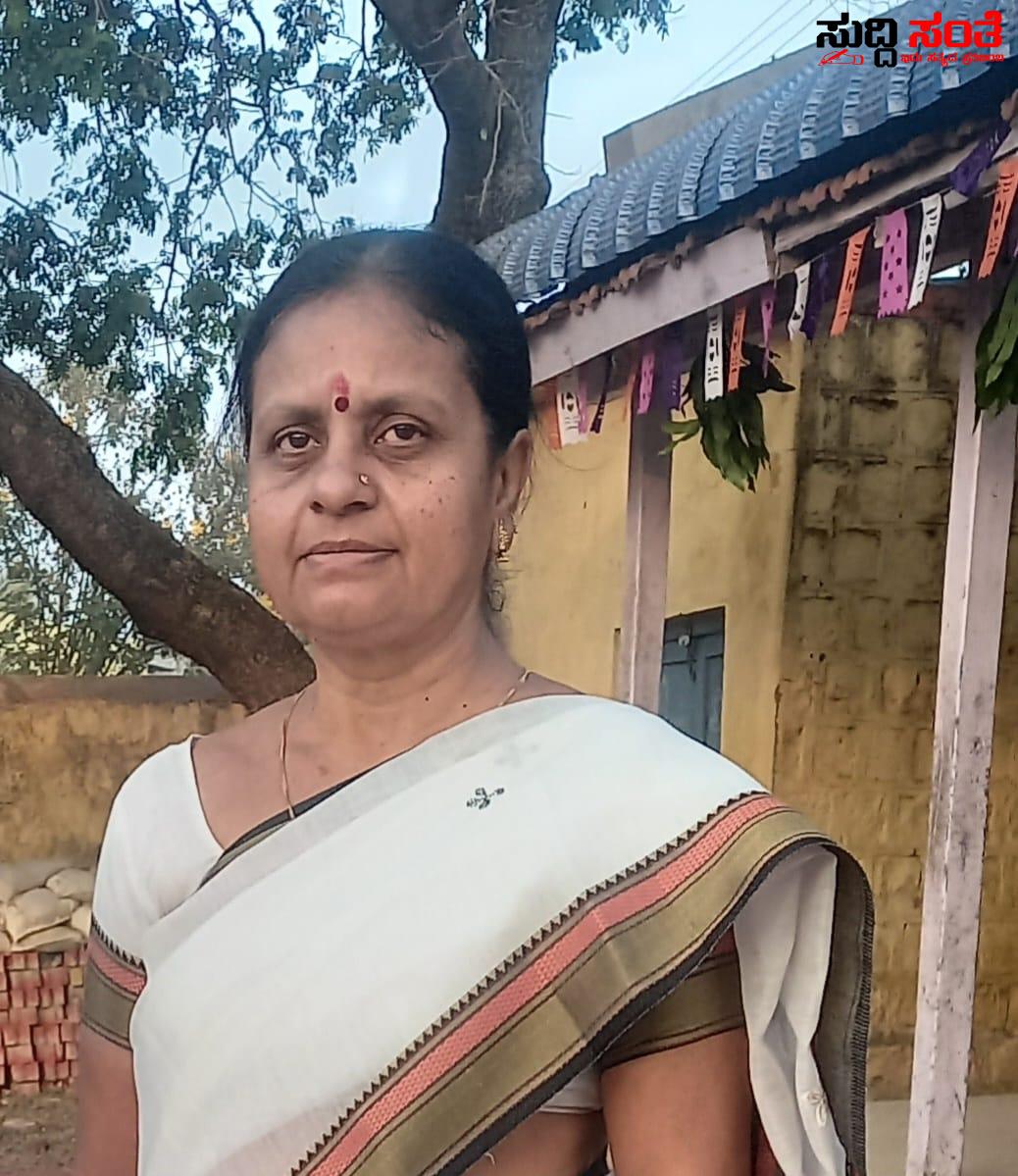 ಹೃದಯಾಘಾತದಿಂದ ನಿಧನರಾದ ಶಿಕ್ಷಕಿ – BP ಕಡಿಮೆಯಾಗಿ ಆಸ್ಪತ್ರೆಗೆ ದಾಖಲಾಗಿದ್ದ 1998ನೇ ಬ್ಯಾಚ್ ನ ಶಿಕ್ಷಕಿ ಹೃದಯಾಘಾತದಿಂದ ನಿಧನ – ಶಾಲೆಯ ಶಿಕ್ಷಕರು ಸೇರಿದಂತೆ ಸಂತಾಪ….. ಹೃದಯಾಘಾತದಿಂದ ನಿಧನರಾದ ಶಿಕ್ಷಕಿ – BP ಕಡಿಮೆಯಾಗಿ ಆಸ್ಪತ್ರೆಗೆ ದಾಖಲಾಗಿದ್ದ 1998ನೇ ಬ್ಯಾಚ್ ನ ಶಿಕ್ಷಕಿ ಹೃದಯಾಘಾತದಿಂದ ನಿಧನ – ಶಾಲೆಯ ಶಿಕ್ಷಕರು ಸೇರಿದಂತೆ ಸಂತಾಪ…..