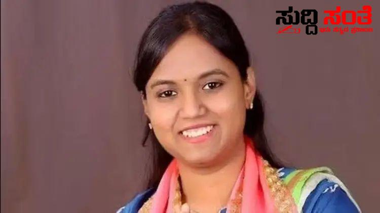 ಕಾರು ಅಪಘಾತ ಶಾಸಕಿ ಸಾವು – ಈಗಷ್ಟೇ ಮೊದಲ ಬಾರಿಗೆ ಶಾಸಕಿಯಾಗಿದ್ದ ಲಾಸ್ಯ ನಂದಿತಾ ಅಪಘಾತದಲ್ಲಿ ಸಾವು…..ನಿಯಂತ್ರಣವನ್ನು ಕಳೆದುಕೊಂಡ ಕಾರು ತಡೆಗೋಡೆಗೆ ಡಿಕ್ಕಿ….. ಕಾರು ಅಪಘಾತ ಶಾಸಕಿ ಸಾವು – ಈಗಷ್ಟೇ ಮೊದಲ ಬಾರಿಗೆ ಶಾಸಕಿಯಾಗಿದ್ದ ಲಾಸ್ಯ ನಂದಿತಾ ಅಪಘಾತದಲ್ಲಿ ಸಾವು…..ನಿಯಂತ್ರಣವನ್ನು ಕಳೆದುಕೊಂಡ ಕಾರು ತಡೆಗೋಡೆಗೆ ಡಿಕ್ಕಿ…..