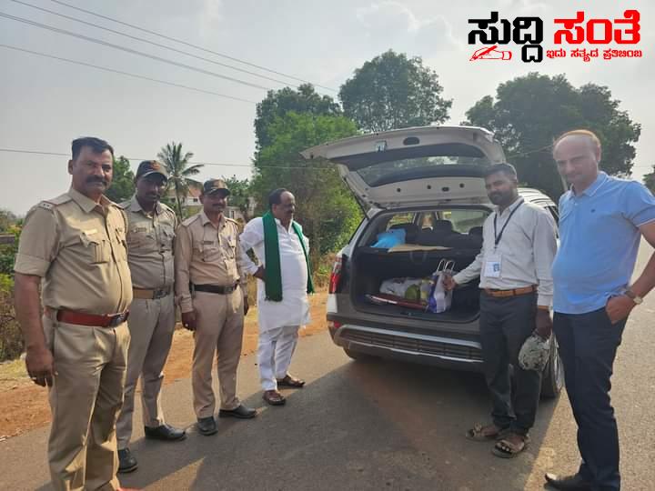 ಚೆಕ್ ಪೋಸ್ಟ್ ನಲ್ಲಿ ಶಾಸಕ NH ಕೋನರೆಡ್ಡಿ ಕಾರನ್ನು ತಪಾಸನೆ – ಶಾಸಕರ ಕಾರನ್ನು ಬಿಡದ ಚೆಕ್ ಪೋಸ್ಟ್ ಅಧಿಕಾರಿಗಳು….. ಚೆಕ್ ಪೋಸ್ಟ್ ನಲ್ಲಿ ಶಾಸಕ NH ಕೋನರೆಡ್ಡಿ ಕಾರನ್ನು ತಪಾಸನೆ – ಶಾಸಕರ ಕಾರನ್ನು ಬಿಡದ ಚೆಕ್ ಪೋಸ್ಟ್ ಅಧಿಕಾರಿಗಳು…..