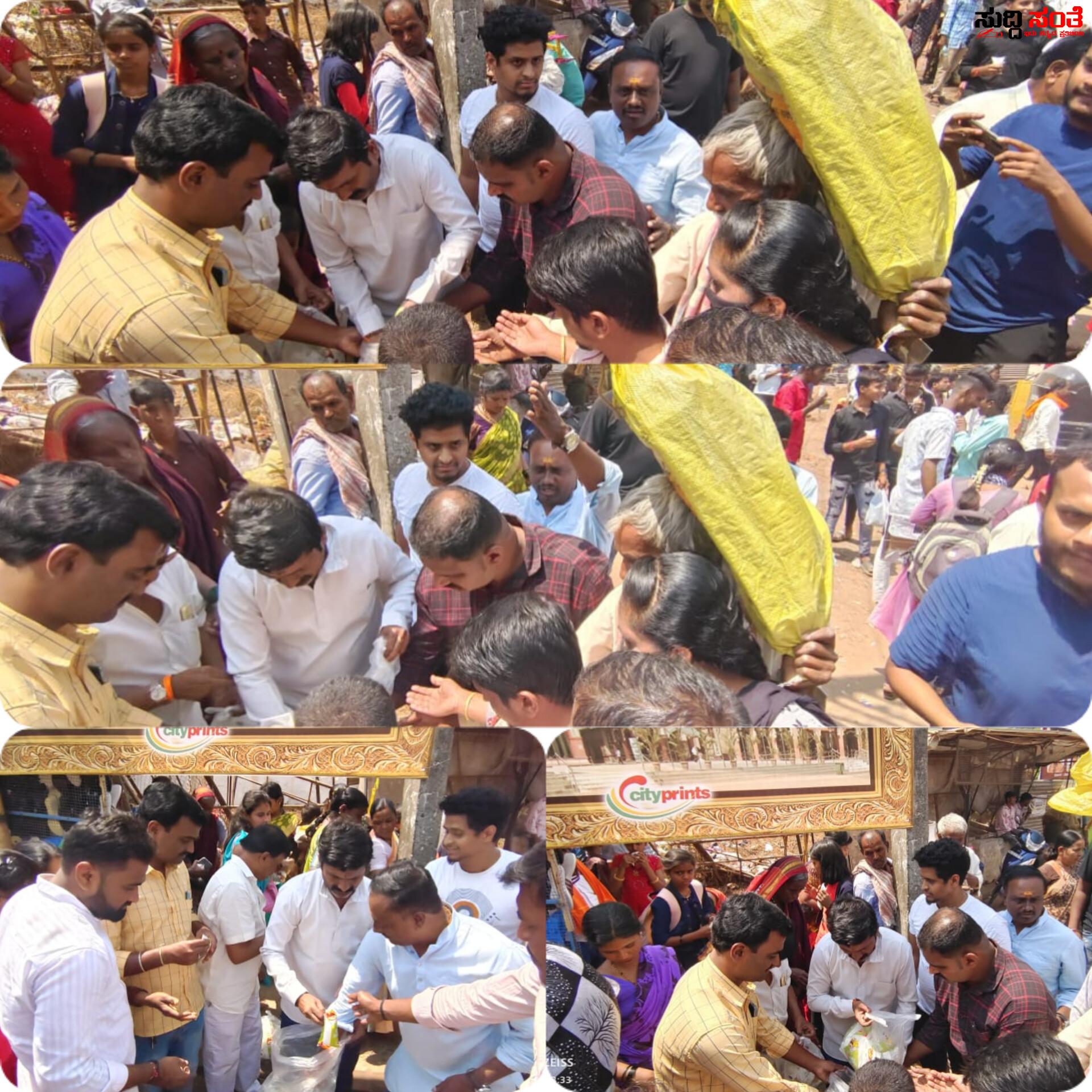 ಅಜ್ಜನ ಜಾತ್ರೆಗೆ ಬಂದವರಿಗೆ ತಂಪು ಮಾಡಿದ ಪತ್ರಕರ್ತ ವೆಂಕಟೇಶ್ ಗೆಳೆಯರ ಬಳಗ – ಚೆನ್ನಮ್ಮ ಸರ್ಕಲ್ ನಲ್ಲಿ ನಡೆಯಿತು ಅರ್ಥಪೂರ್ಣ ಸೇವಾ ಕಾರ್ಯಕ್ರಮ….. ಅಜ್ಜನ ಜಾತ್ರೆಗೆ ಬಂದವರಿಗೆ ತಂಪು ಮಾಡಿದ ಪತ್ರಕರ್ತ ವೆಂಕಟೇಶ್ ಗೆಳೆಯರ ಬಳಗ – ಚೆನ್ನಮ್ಮ ಸರ್ಕಲ್ ನಲ್ಲಿ ನಡೆಯಿತು ಅರ್ಥಪೂರ್ಣ ಸೇವಾ ಕಾರ್ಯಕ್ರಮ…..