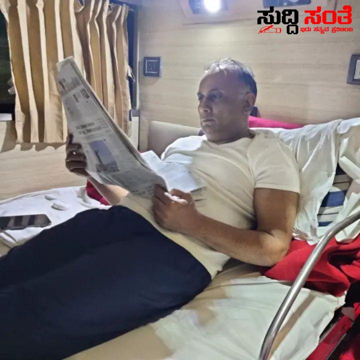 ಸರ್ಕಾರಿ ಬಸ್ ನಲ್ಲಿ ಪ್ರಯಾಣ ಮಾಡಿದ ಸಚಿವ ದಿನೇಶ್ ಗುಂಡೂರಾವ್ – ಮಾದರಿಯಾಯಿತು ಸಚಿವರ ಸರಳತೆಯ ವ್ಯಕ್ತಿತ್ವ….. ಸರ್ಕಾರಿ ಬಸ್ ನಲ್ಲಿ ಪ್ರಯಾಣ ಮಾಡಿದ ಸಚಿವ ದಿನೇಶ್ ಗುಂಡೂರಾವ್ – ಮಾದರಿಯಾಯಿತು ಸಚಿವರ ಸರಳತೆಯ ವ್ಯಕ್ತಿತ್ವ…..