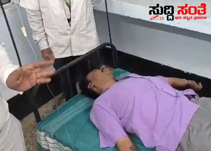 ಕುಸಿದು ಬಿದ್ದ ಚುನಾವಣಾ ಕರ್ತವ್ಯದ ಮೇಲಿದ್ದ ನೌಕರ – ಆಸ್ಪತ್ರೆಗೆ ದಾಖಲು ಚಿಕಿತ್ಸೆ ಪಡೆದುಕೊಳ್ಳುತ್ತಿರುವ ರಮೇಶ….. ಕುಸಿದು ಬಿದ್ದ ಚುನಾವಣಾ ಕರ್ತವ್ಯದ ಮೇಲಿದ್ದ ನೌಕರ – ಆಸ್ಪತ್ರೆಗೆ ದಾಖಲು ಚಿಕಿತ್ಸೆ ಪಡೆದುಕೊಳ್ಳುತ್ತಿರುವ ರಮೇಶ…..